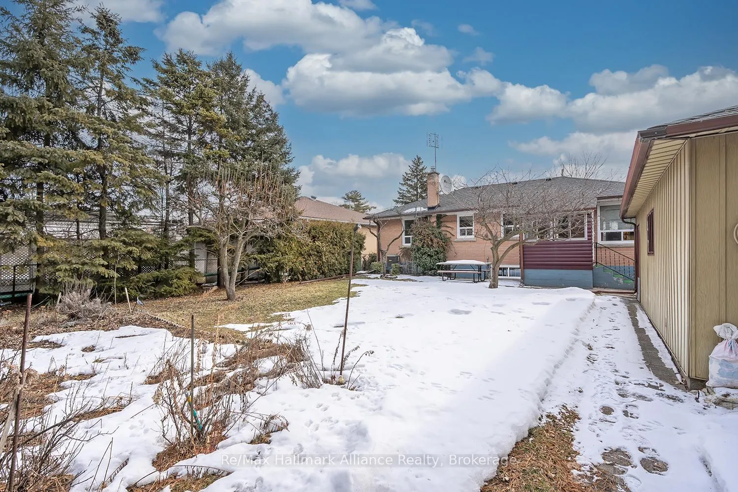 Photo 32 of 543 Pinegrove Road, Oakville, West — HOMEH