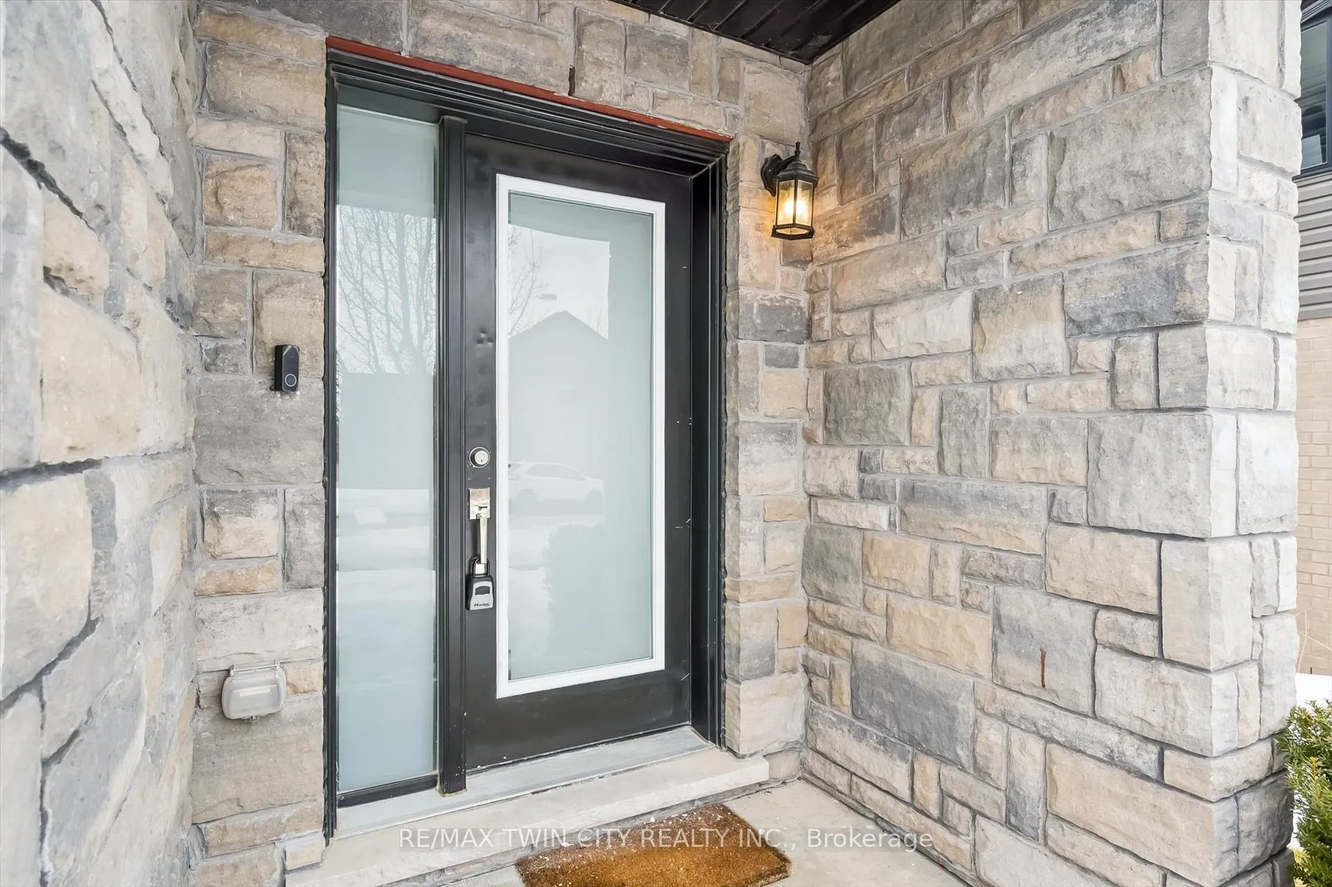 Photo 2 of 108 Hawkins Drive, Guelph, Pineridge/Westminster Woods — HOMEH