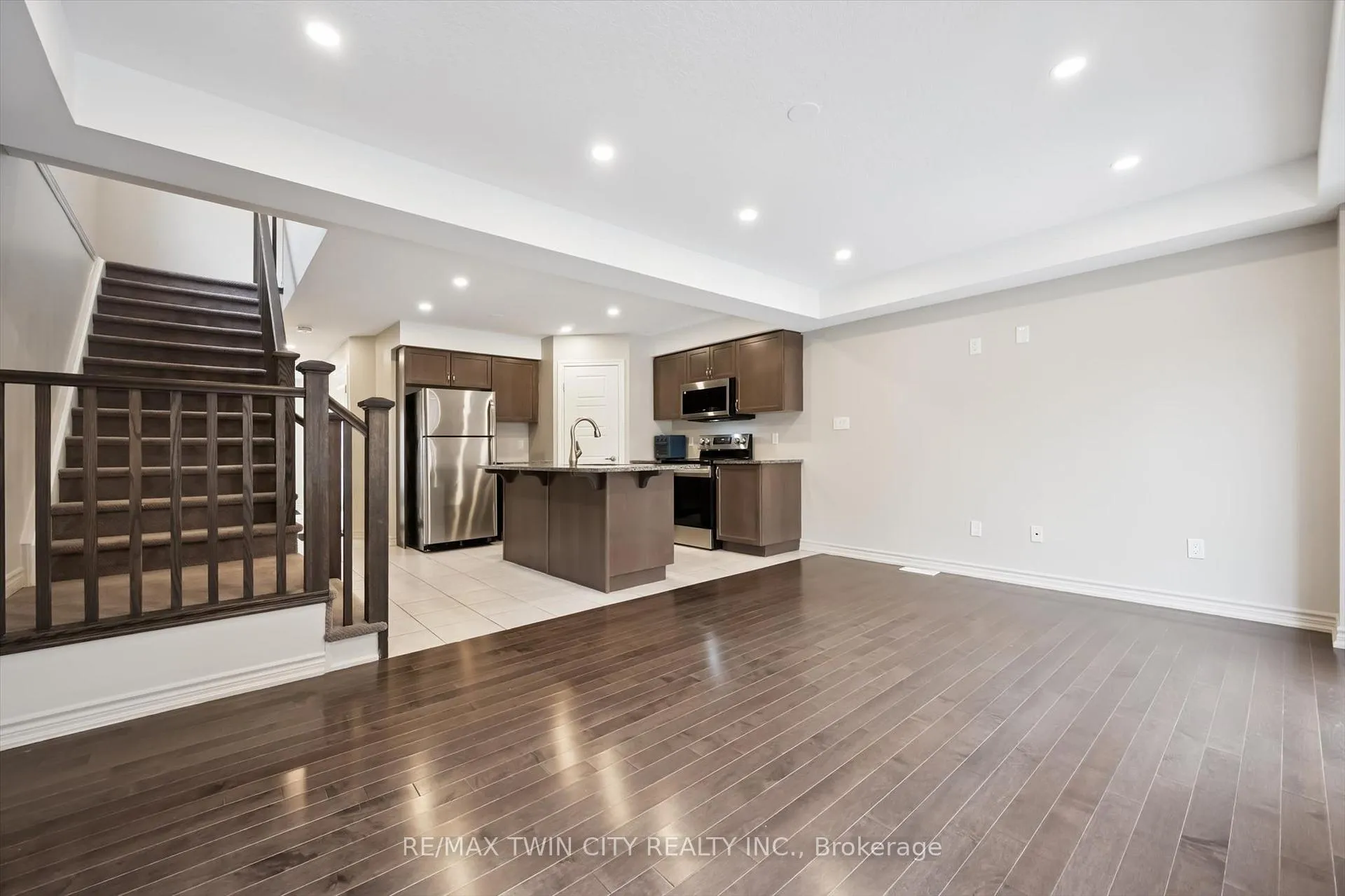 Photo 4 of 108 Hawkins Drive, Guelph, Pineridge/Westminster Woods — HOMEH