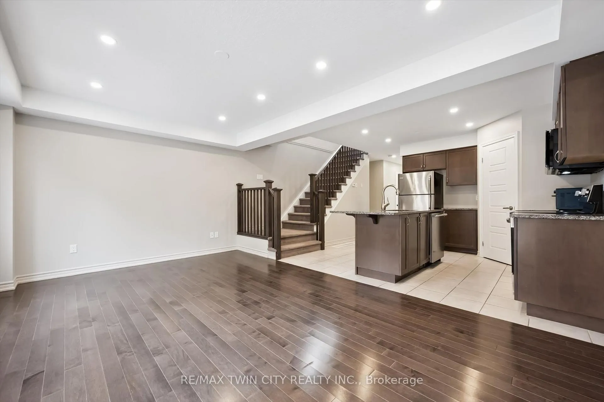 Photo 5 of 108 Hawkins Drive, Guelph, Pineridge/Westminster Woods — HOMEH