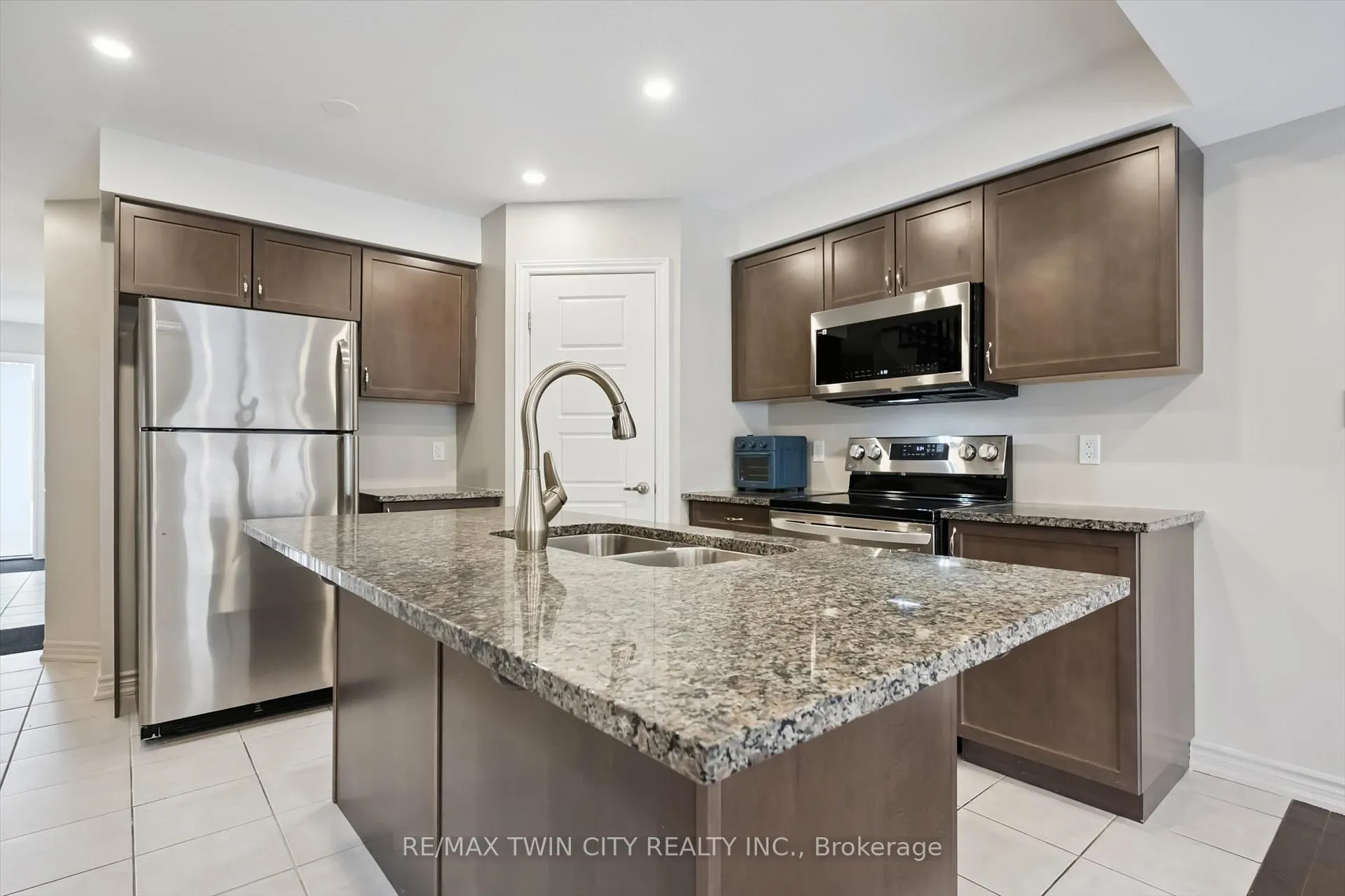 Photo 7 of 108 Hawkins Drive, Guelph, Pineridge/Westminster Woods — HOMEH