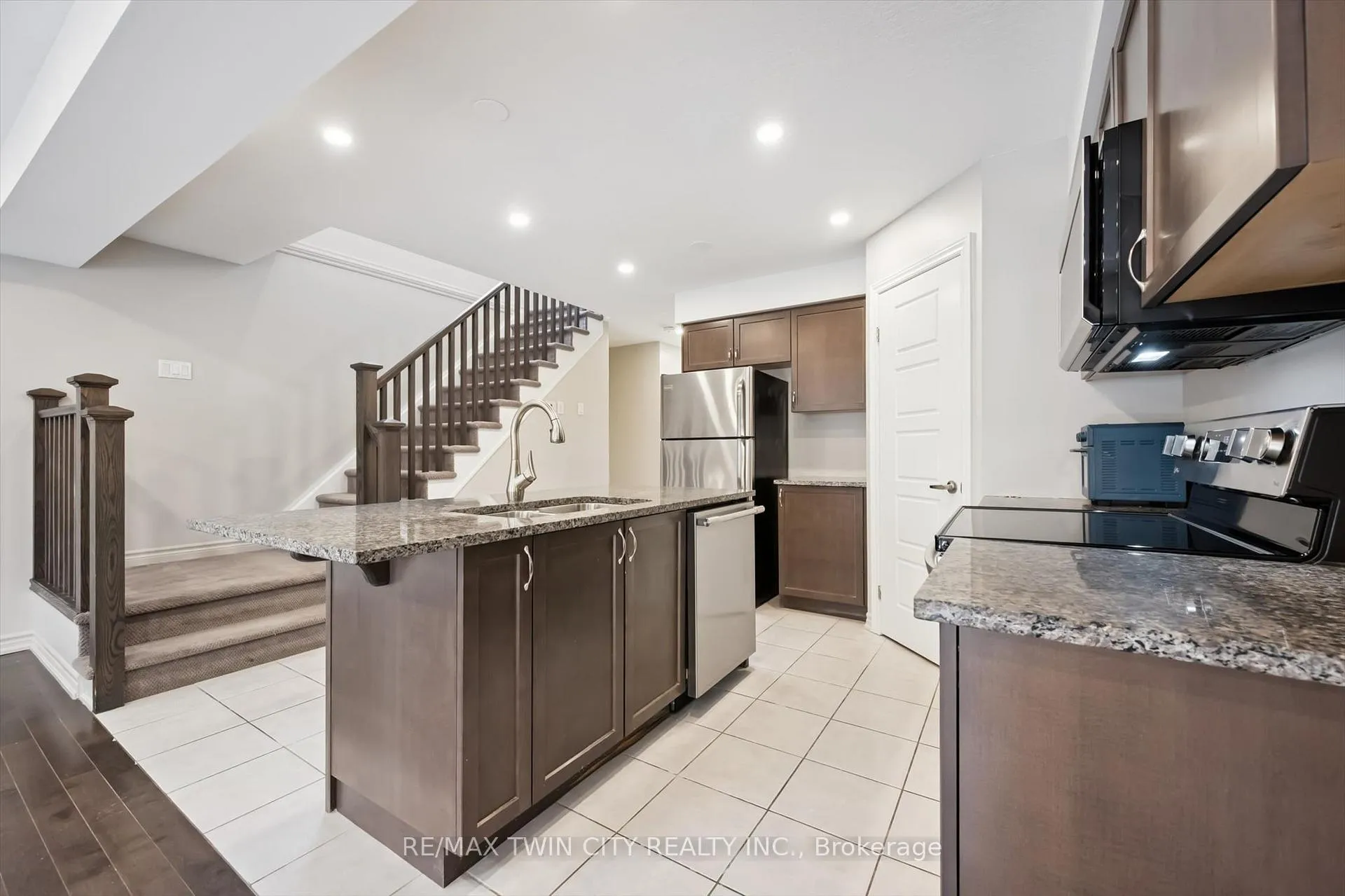 Photo 9 of 108 Hawkins Drive, Guelph, Pineridge/Westminster Woods — HOMEH