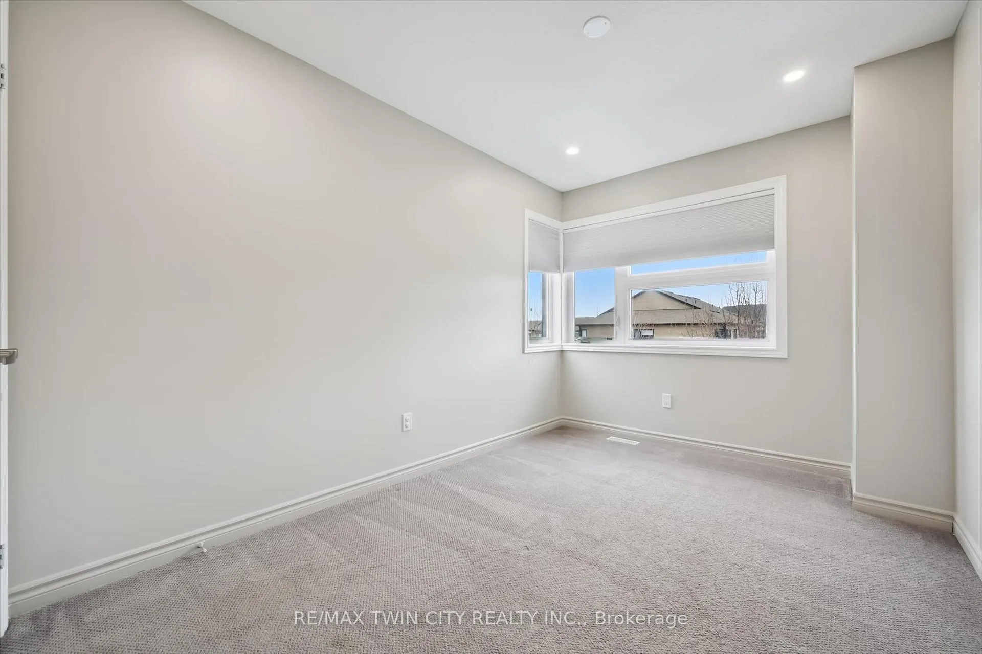 Photo 17 of 108 Hawkins Drive, Guelph, Pineridge/Westminster Woods — HOMEH