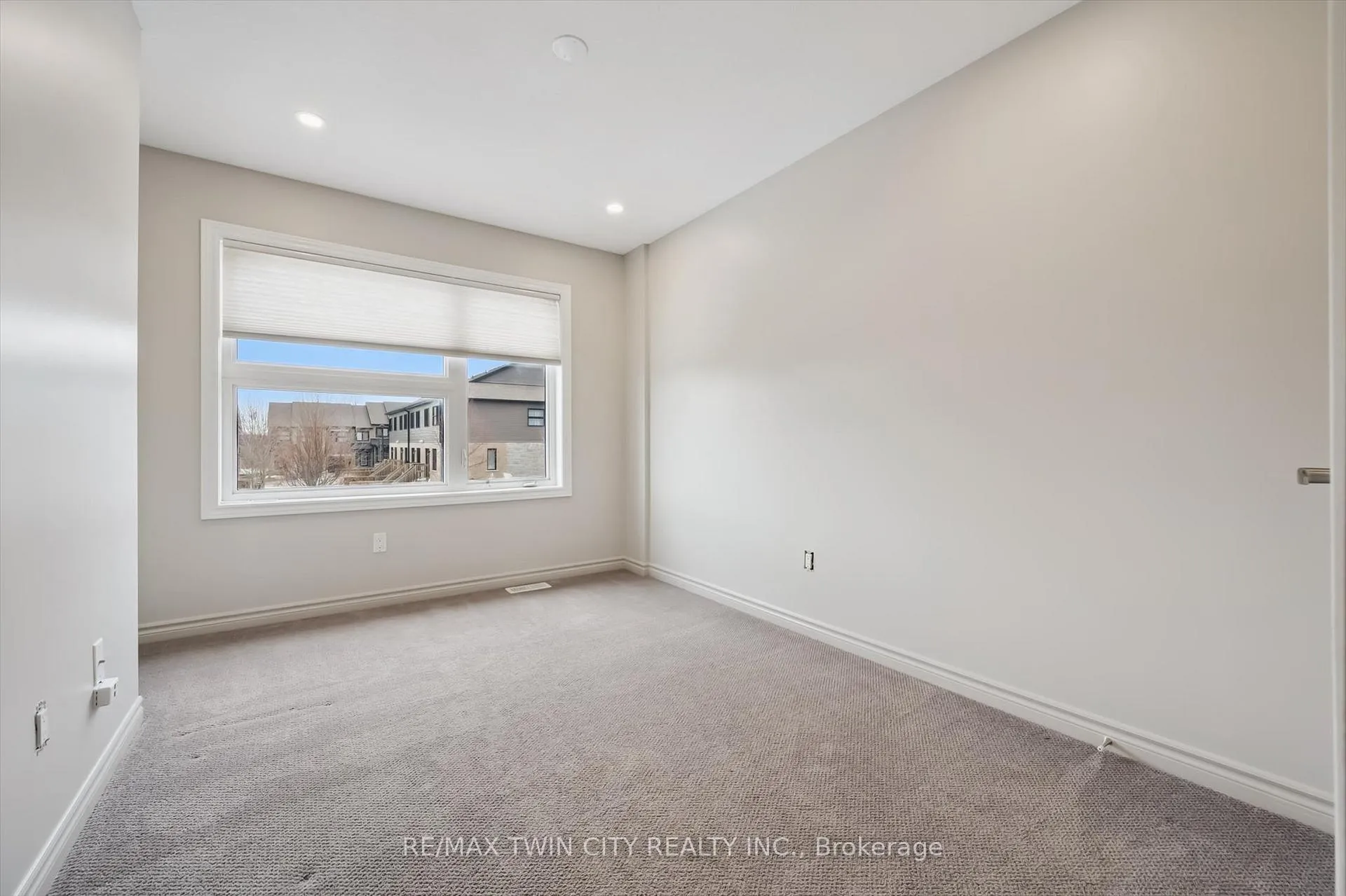 Photo 18 of 108 Hawkins Drive, Guelph, Pineridge/Westminster Woods — HOMEH