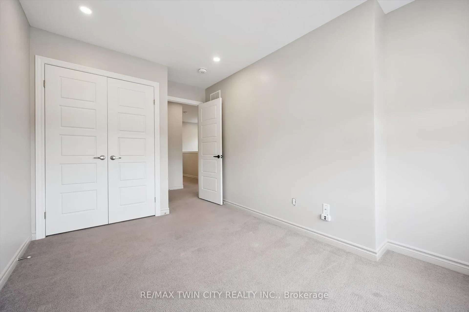 Photo 19 of 108 Hawkins Drive, Guelph, Pineridge/Westminster Woods — HOMEH