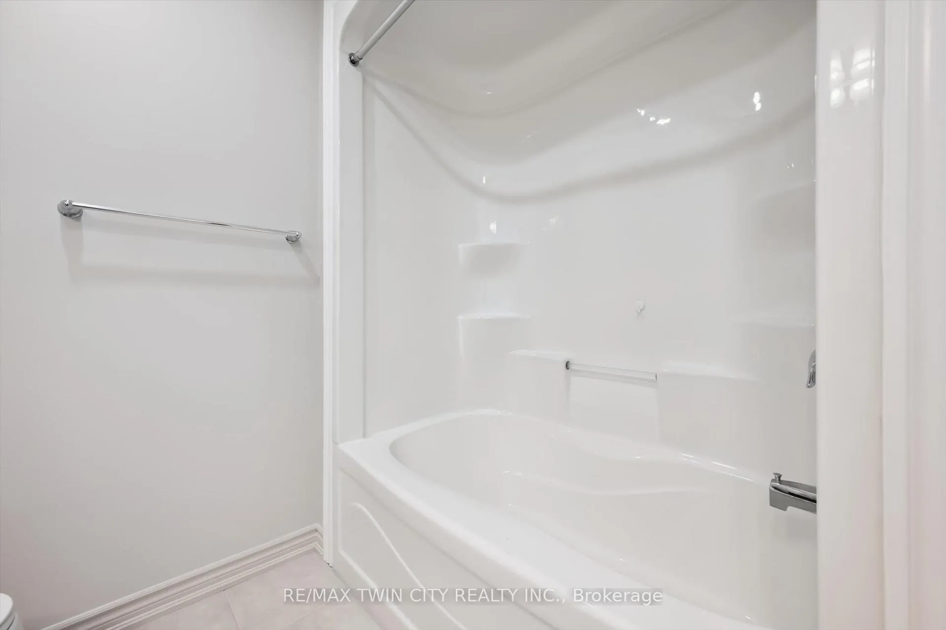 Photo 22 of 108 Hawkins Drive, Guelph, Pineridge/Westminster Woods — HOMEH