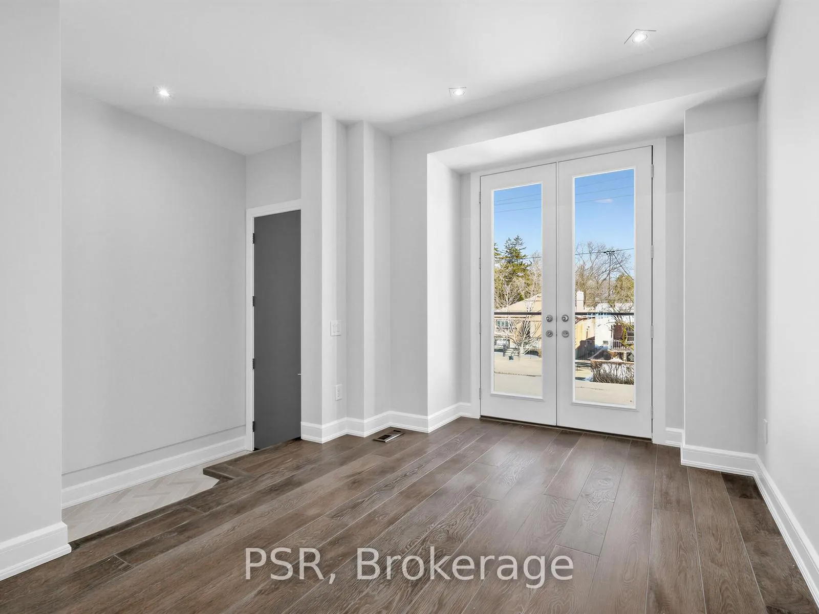 Photo 2 of 520 McRoberts Avenue, Toronto, Caledonia-Fairbank — HOMEH