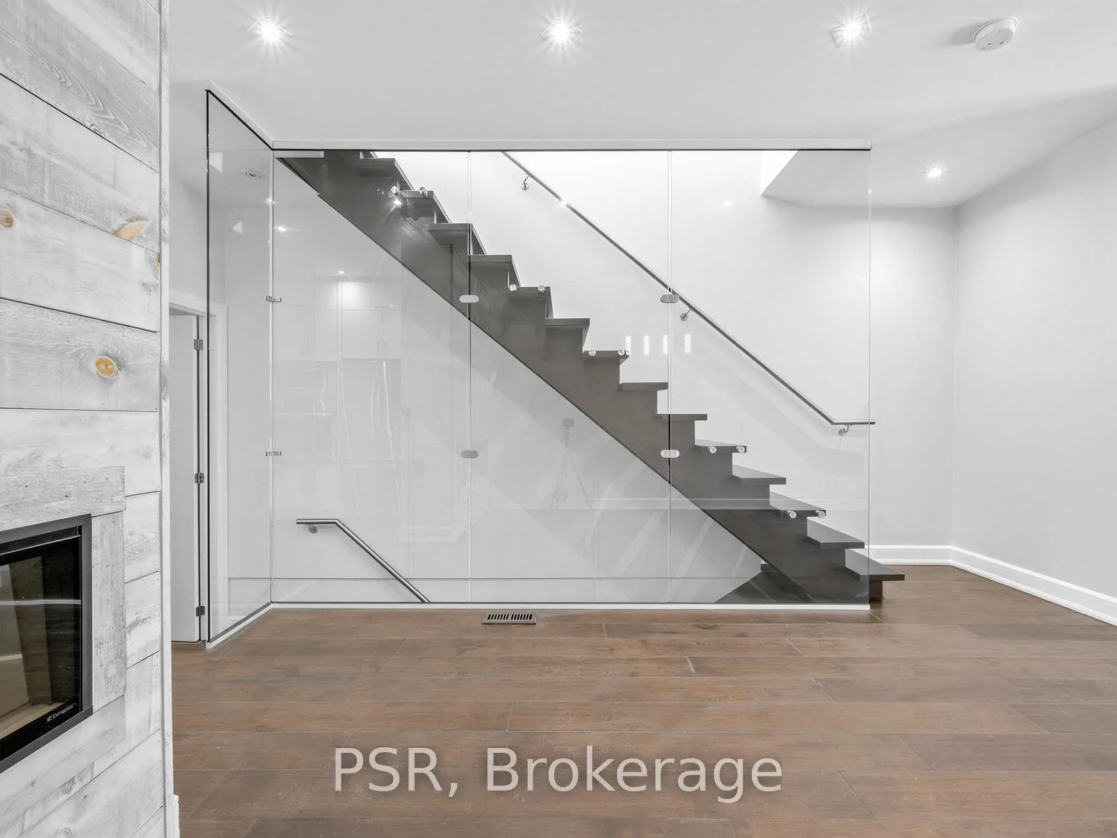 Photo 4 of 520 McRoberts Avenue, Toronto, Caledonia-Fairbank — HOMEH