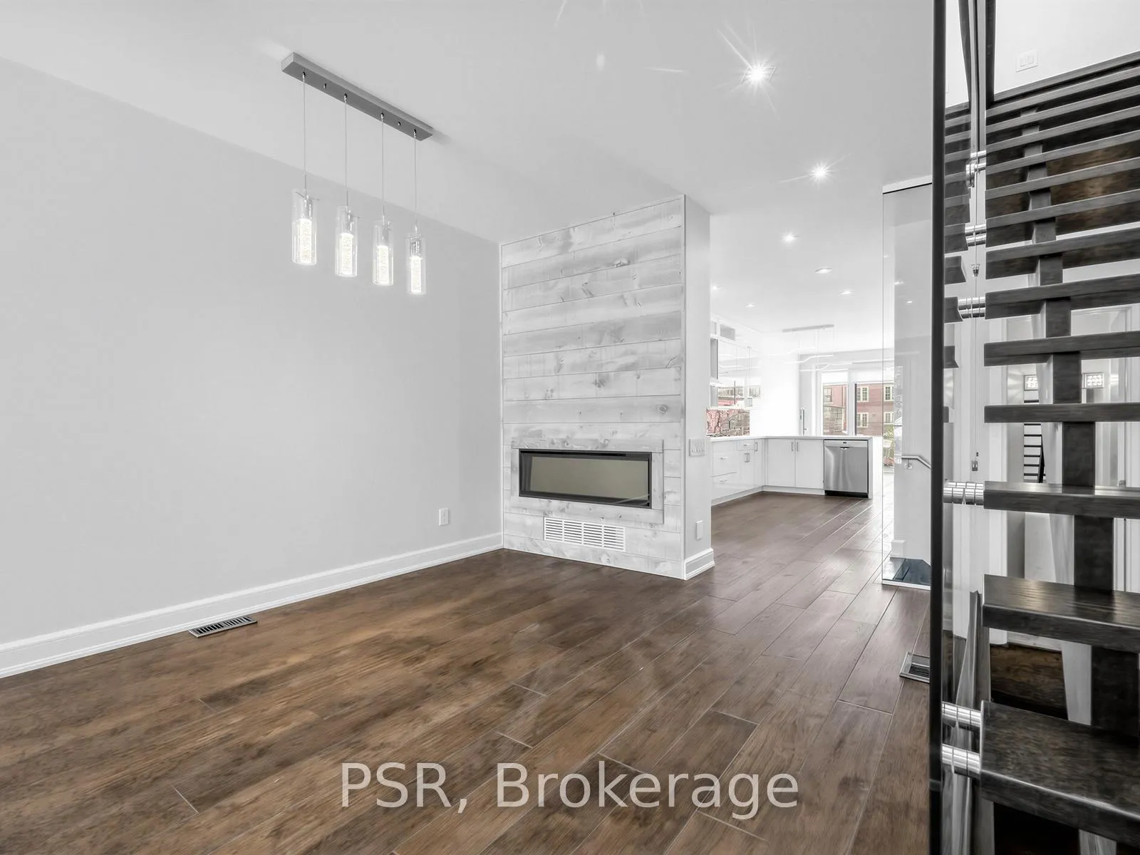 Photo 5 of 520 McRoberts Avenue, Toronto, Caledonia-Fairbank — HOMEH