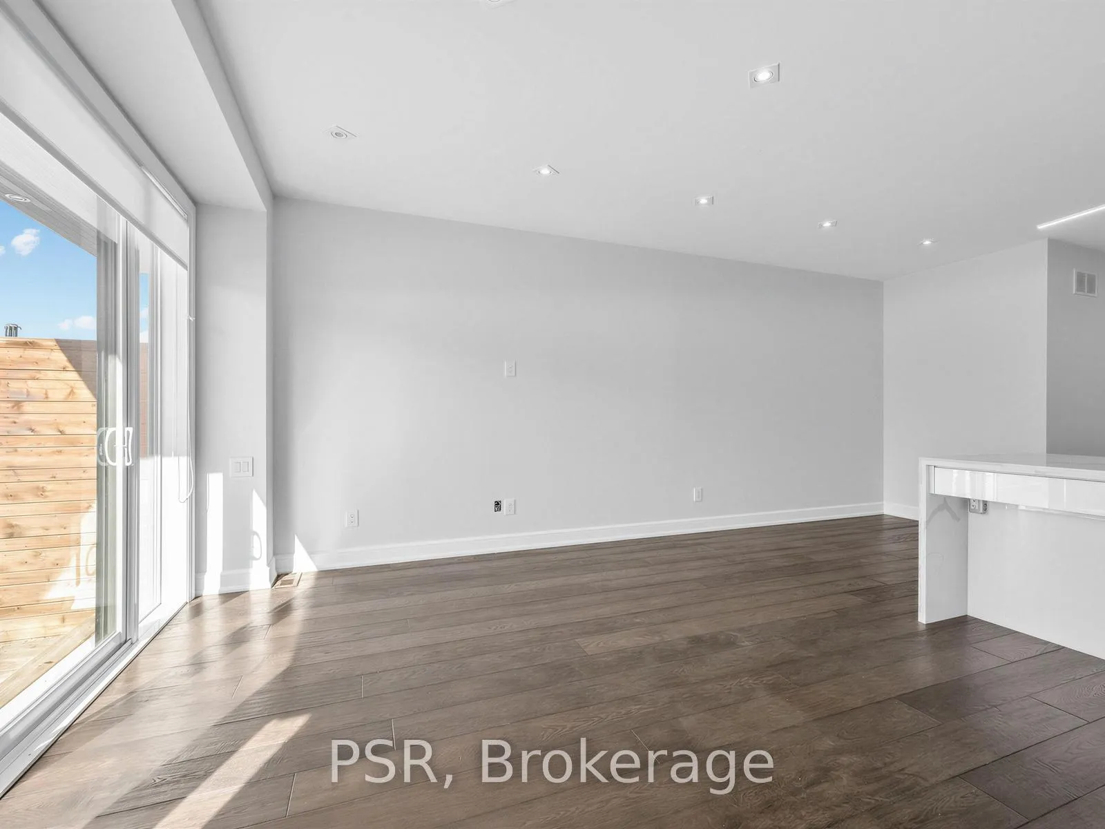 Photo 13 of 520 McRoberts Avenue, Toronto, Caledonia-Fairbank — HOMEH