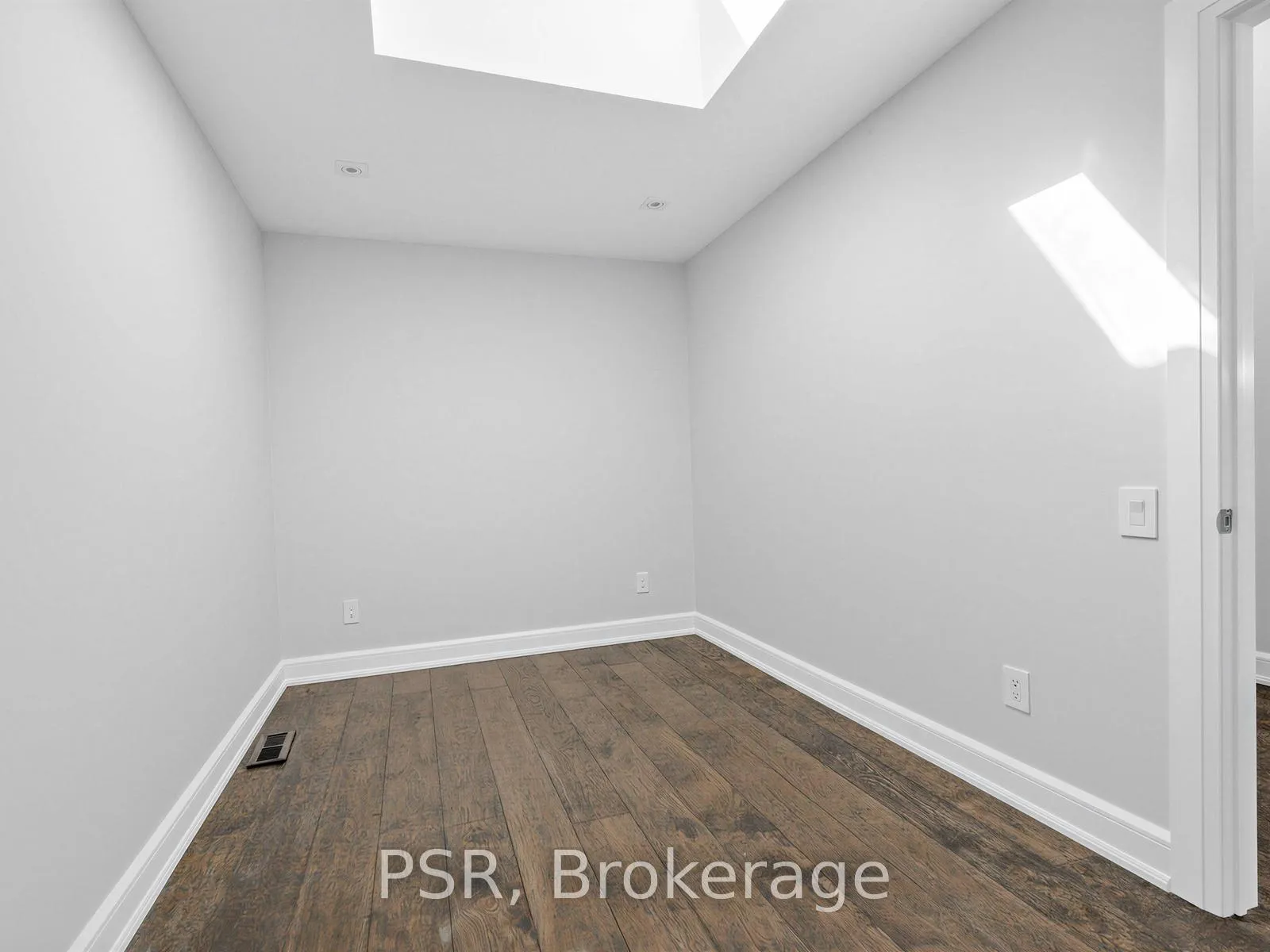 Photo 24 of 520 McRoberts Avenue, Toronto, Caledonia-Fairbank — HOMEH