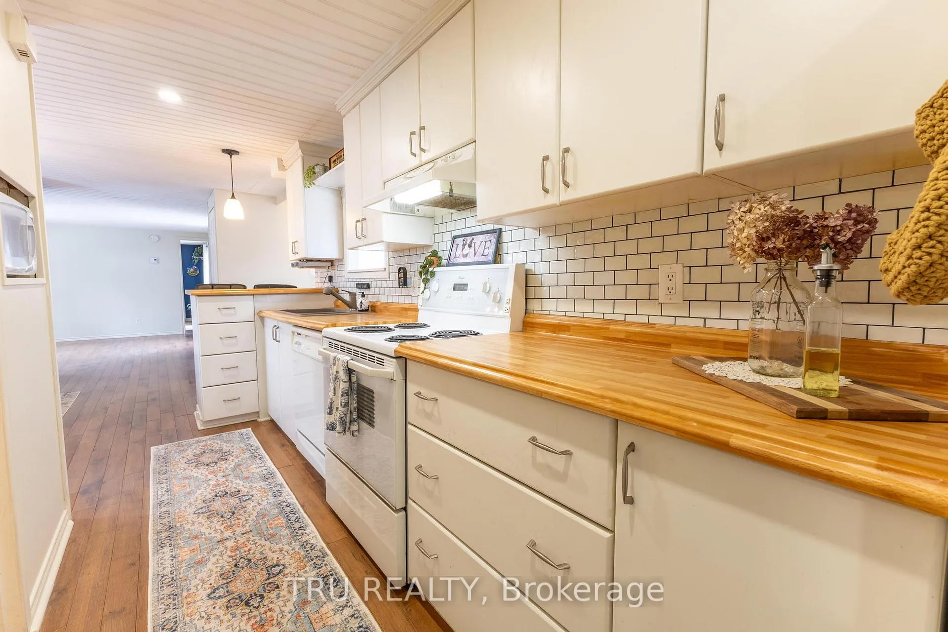 Photo 10 of 19 Maplewood Avenue, Beckwith, Beckwith Twp — HOMEH