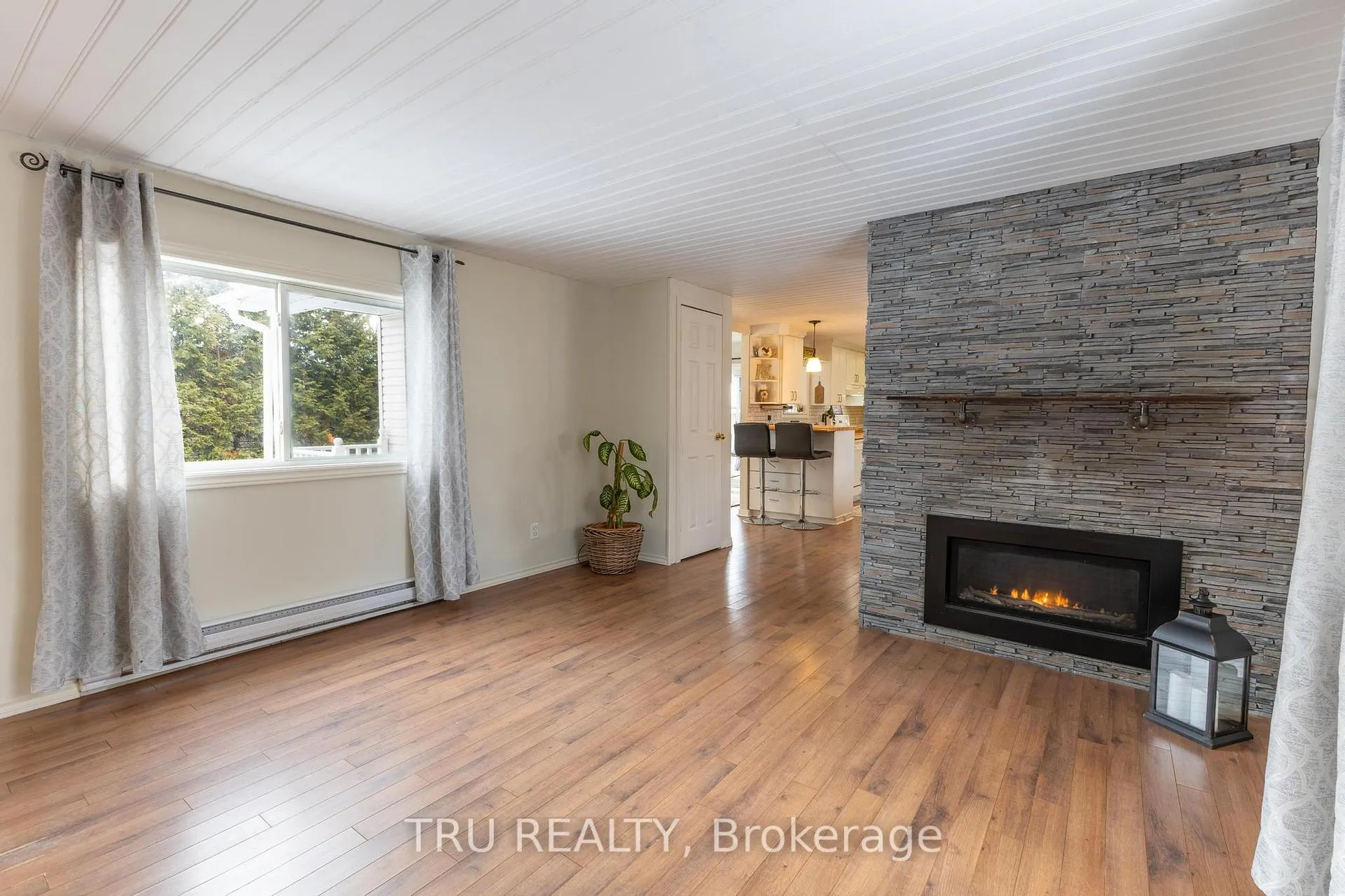 Photo 15 of 19 Maplewood Avenue, Beckwith, Beckwith Twp — HOMEH