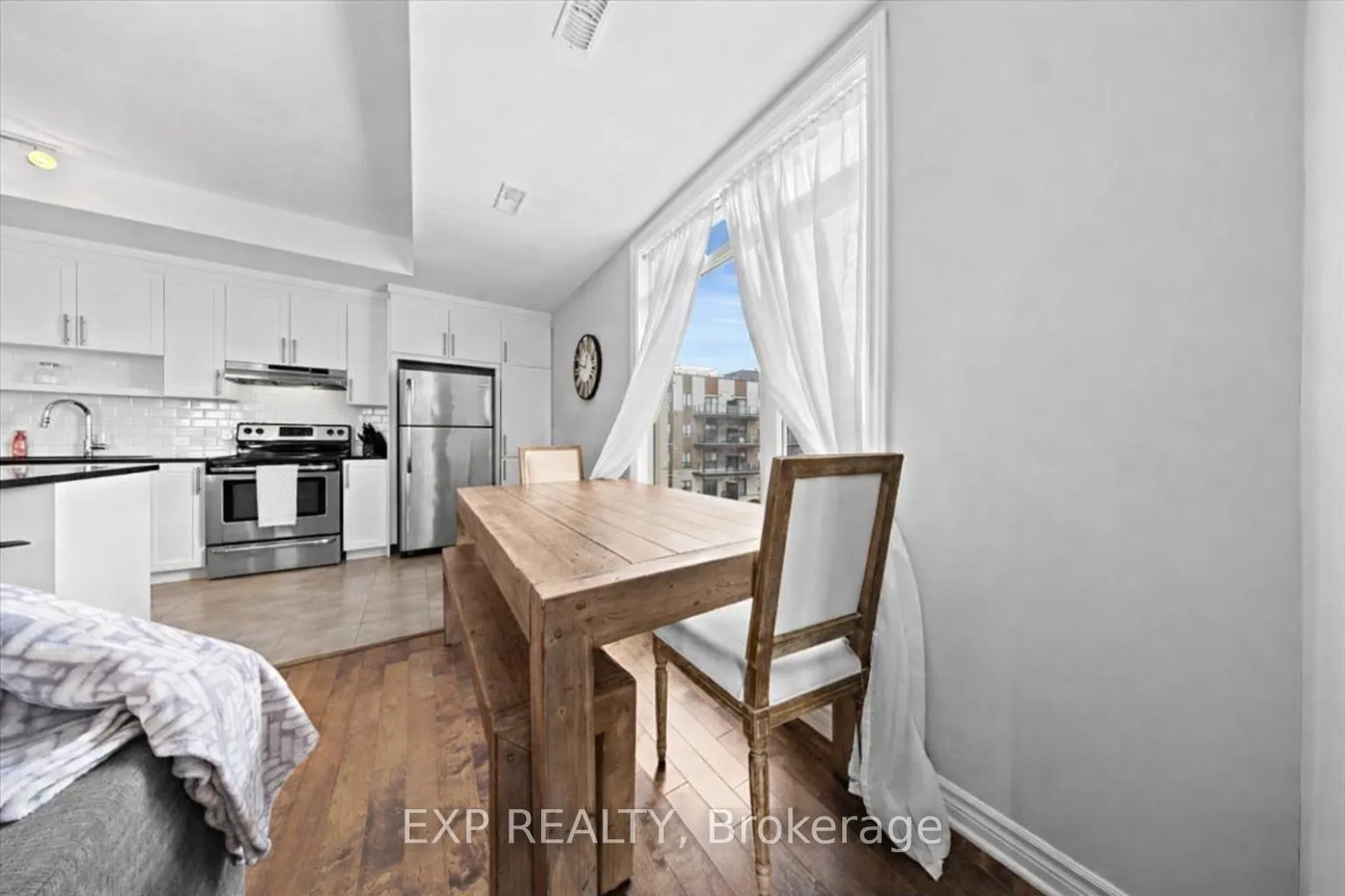 Photo 9 of 19 Earlton Private, Ottawa, Kanata - Kanata Lakes/Heritage Hills — HOMEH