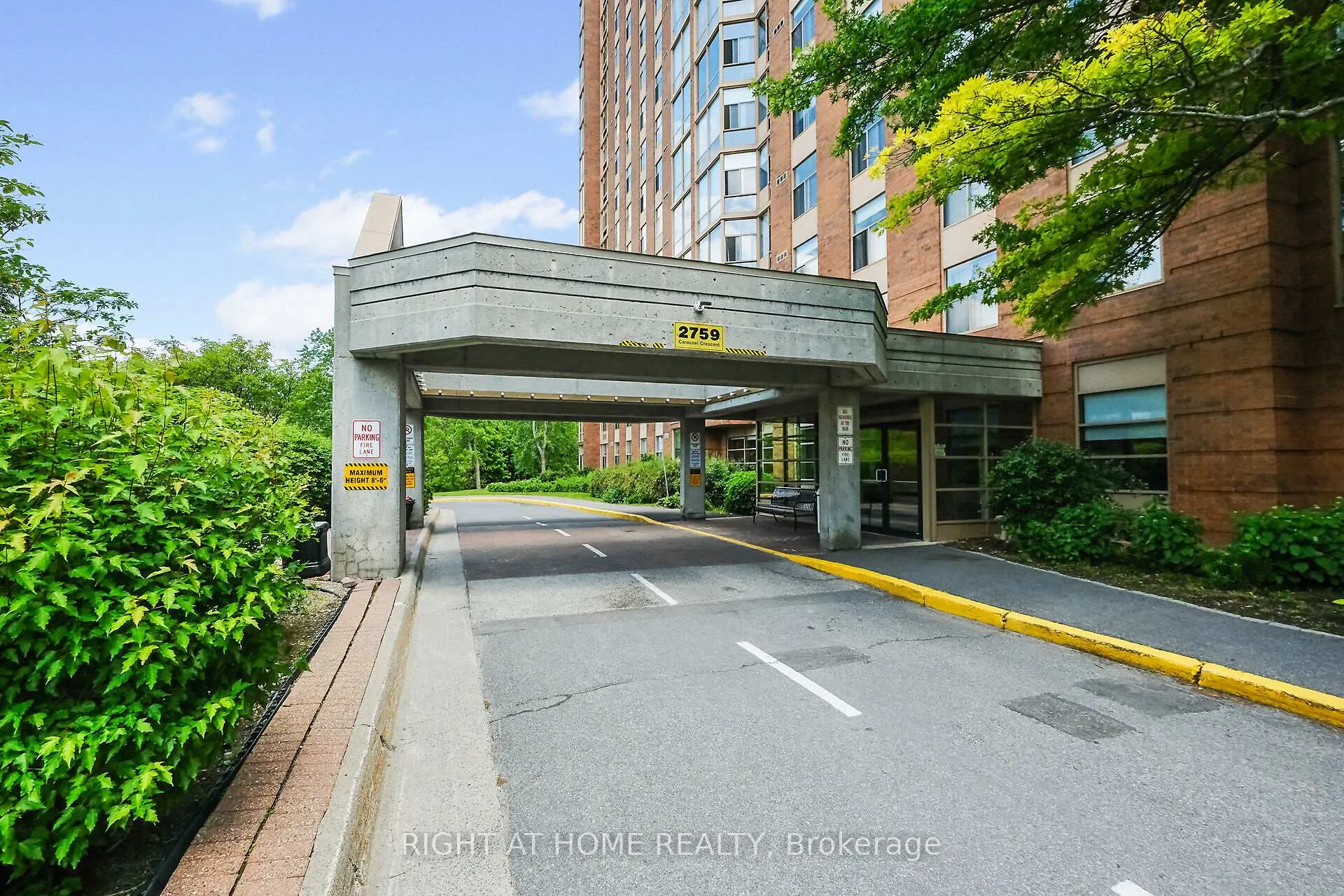 Photo 3 of Unit 808, 2759 Carousel Crescent, Ottawa, Emerald Woods/Sawmill Creek — HOMEH