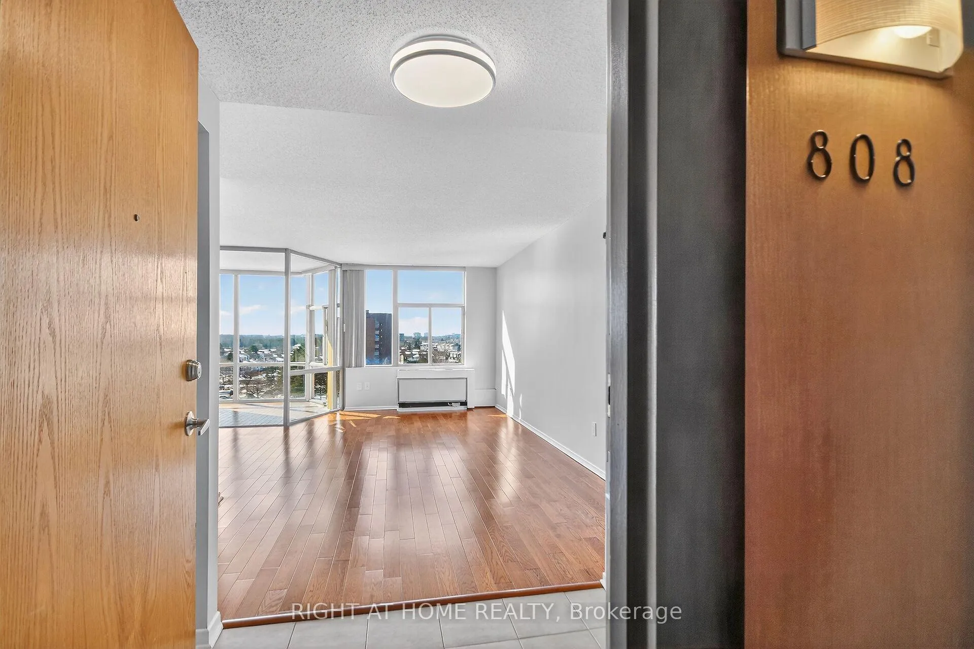 Photo 4 of Unit 808, 2759 Carousel Crescent, Ottawa, Emerald Woods/Sawmill Creek — HOMEH