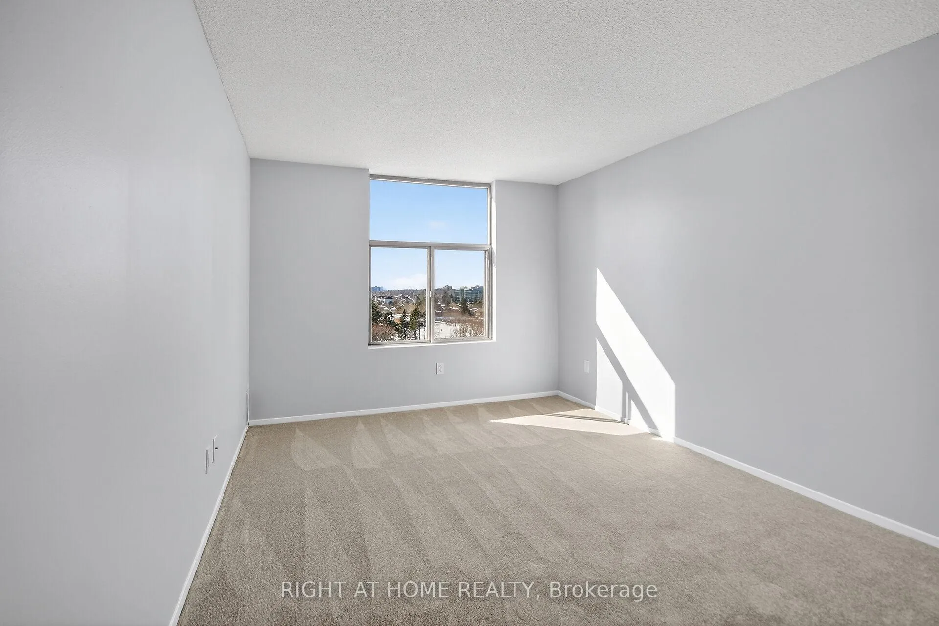 Photo 14 of Unit 808, 2759 Carousel Crescent, Ottawa, Emerald Woods/Sawmill Creek — HOMEH