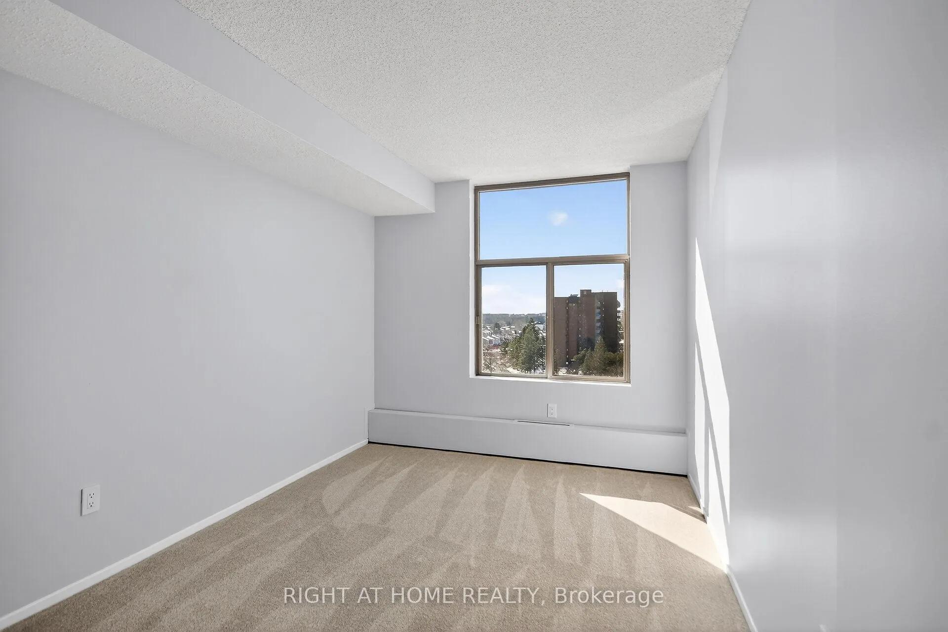 Photo 18 of Unit 808, 2759 Carousel Crescent, Ottawa, Emerald Woods/Sawmill Creek — HOMEH