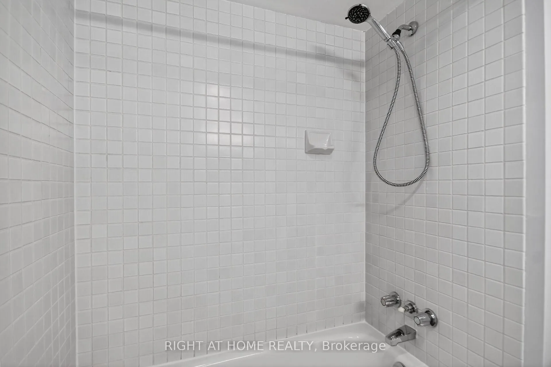 Photo 20 of Unit 808, 2759 Carousel Crescent, Ottawa, Emerald Woods/Sawmill Creek — HOMEH