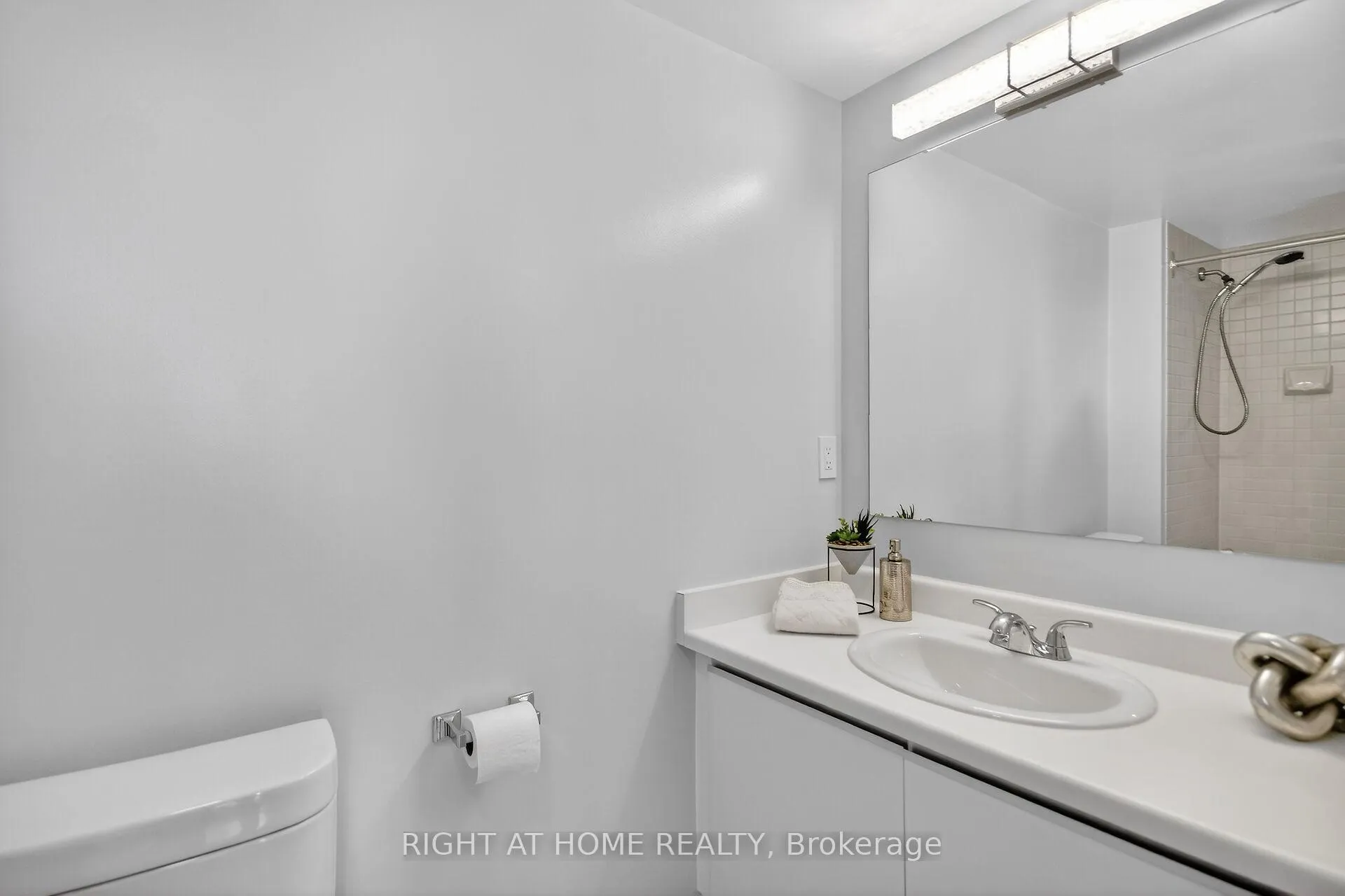 Photo 21 of Unit 808, 2759 Carousel Crescent, Ottawa, Emerald Woods/Sawmill Creek — HOMEH