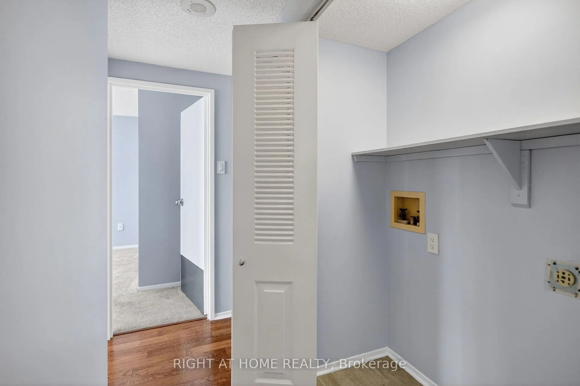 Photo 22 of Unit 808, 2759 Carousel Crescent, Ottawa, Emerald Woods/Sawmill Creek — HOMEH
