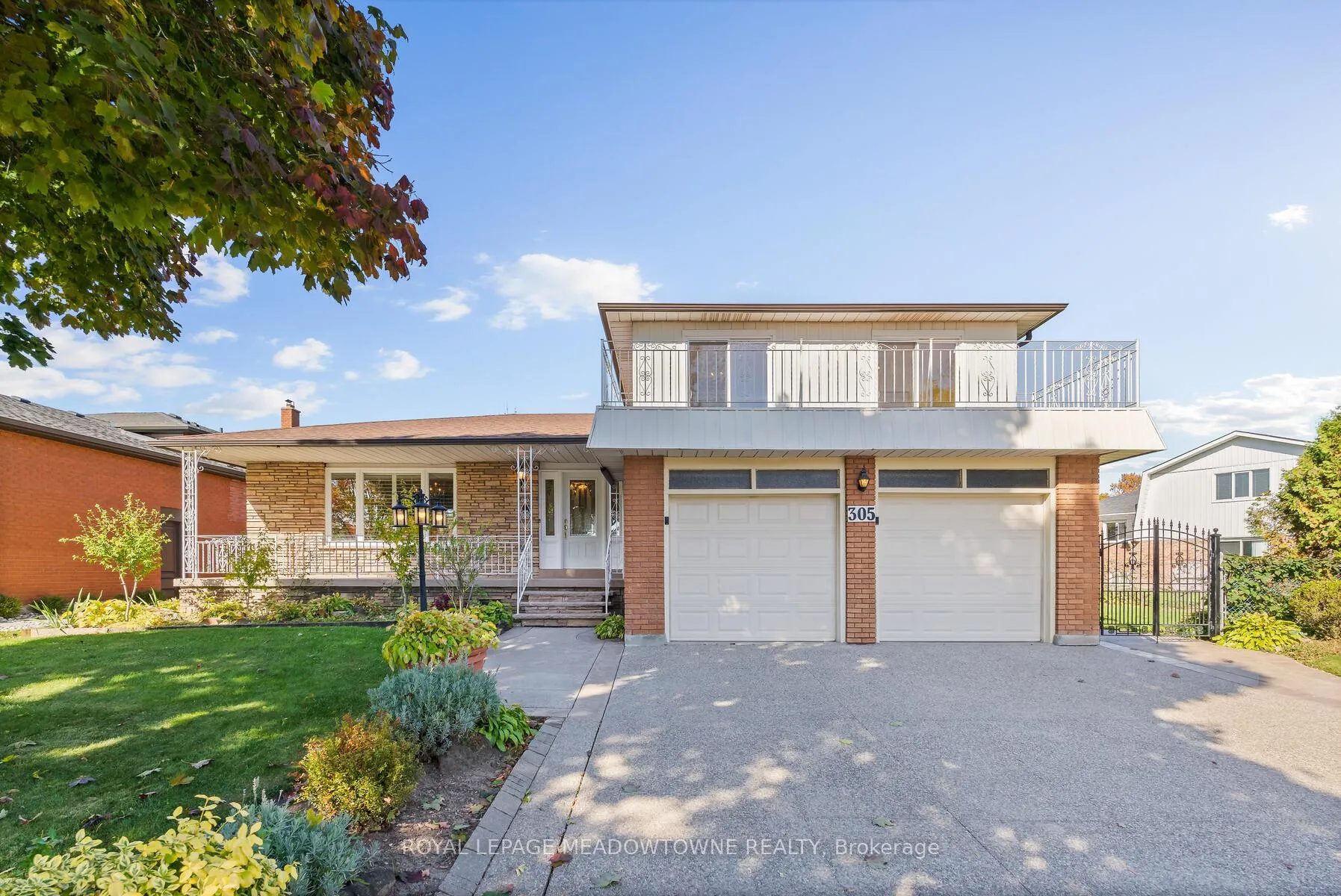 Photo 2 of 305 Ulric Crescent, Oakville, West — HOMEH