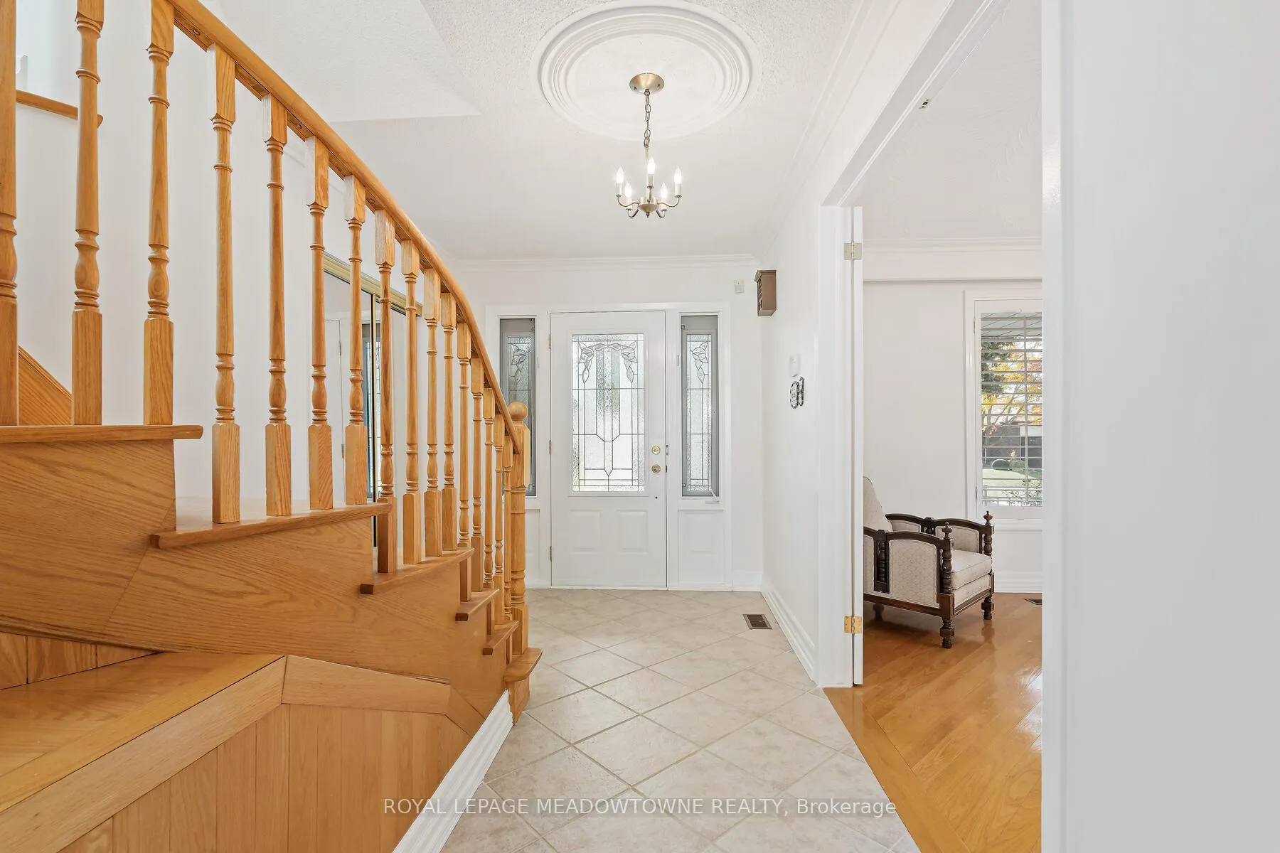 Photo 5 of 305 Ulric Crescent, Oakville, West — HOMEH