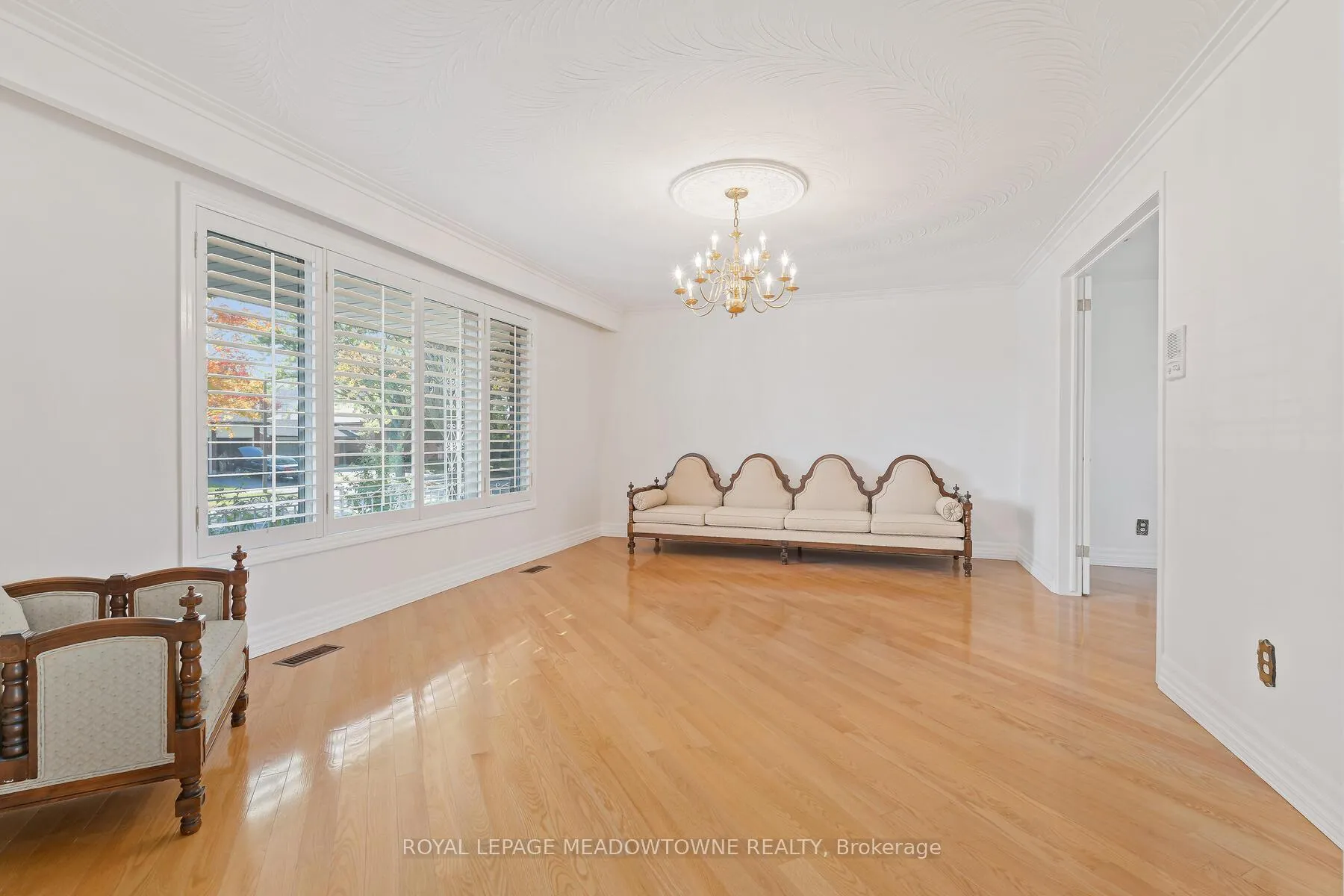 Photo 6 of 305 Ulric Crescent, Oakville, West — HOMEH