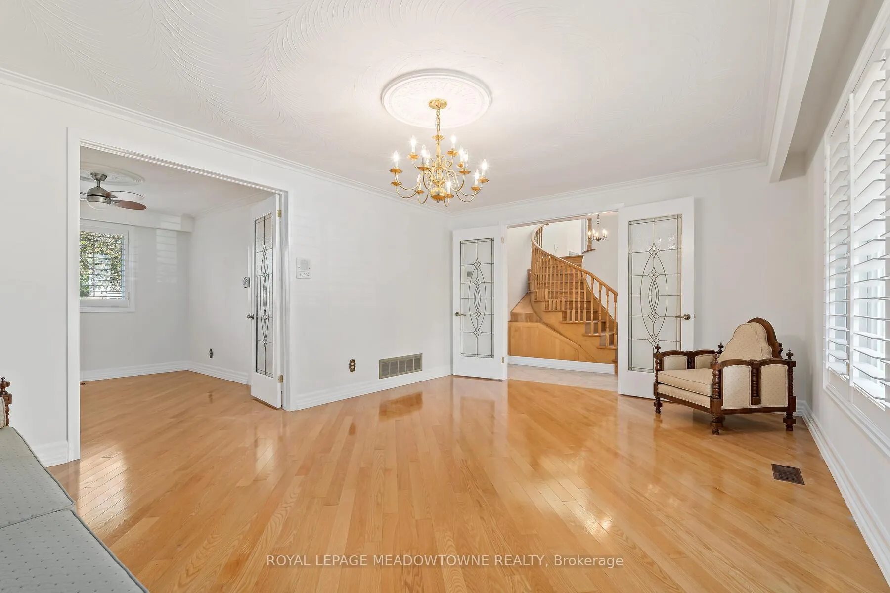 Photo 7 of 305 Ulric Crescent, Oakville, West — HOMEH
