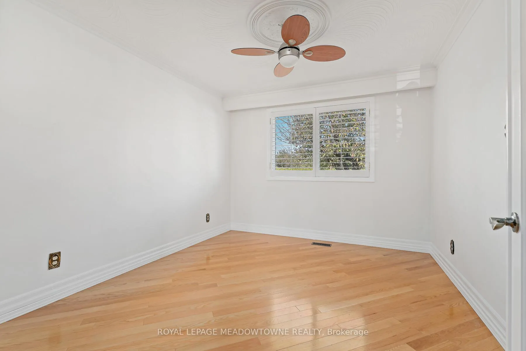 Photo 8 of 305 Ulric Crescent, Oakville, West — HOMEH