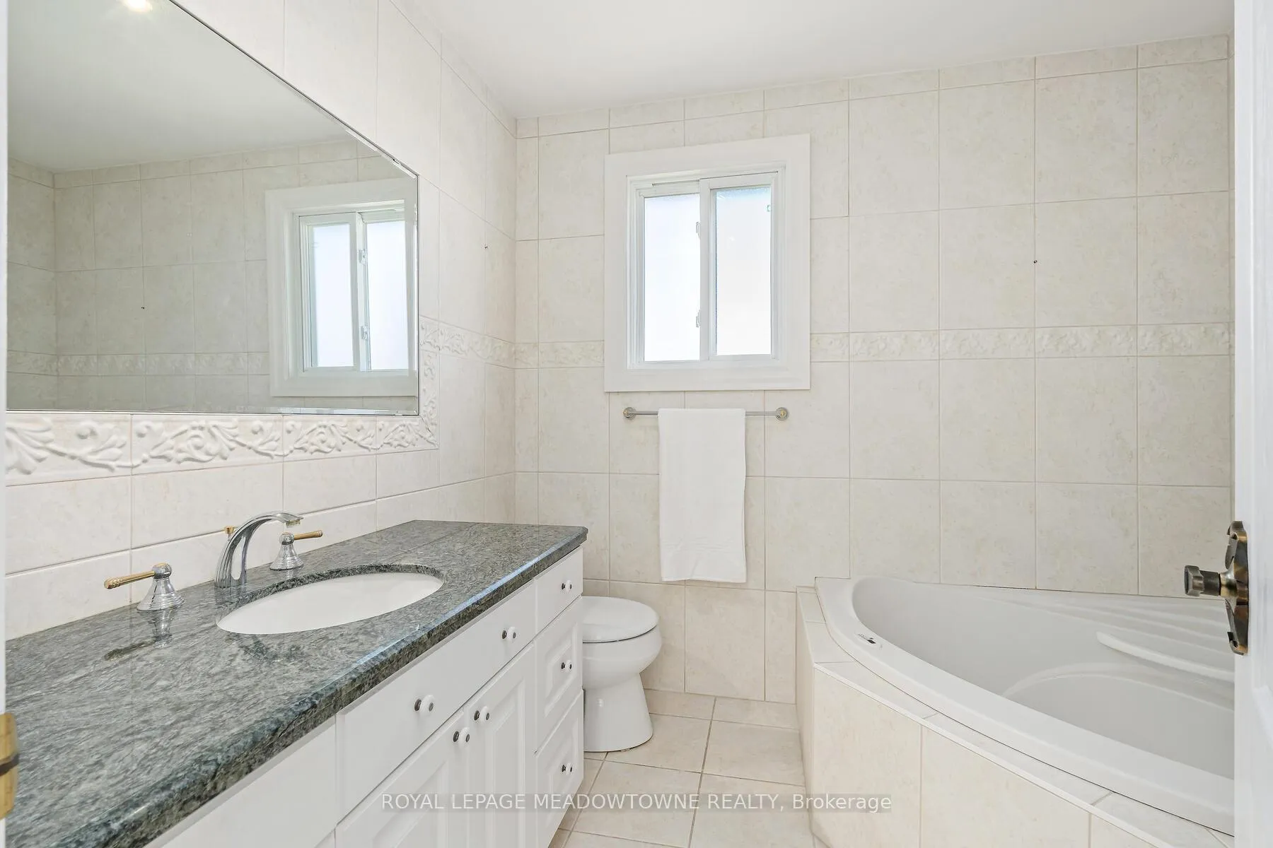 Photo 23 of 305 Ulric Crescent, Oakville, West — HOMEH