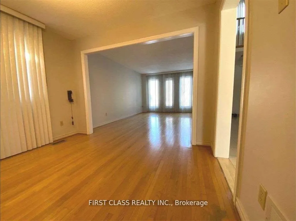 Photo 3 of 11 Coleraine Avenue, Markham, Middlefield — HOMEH