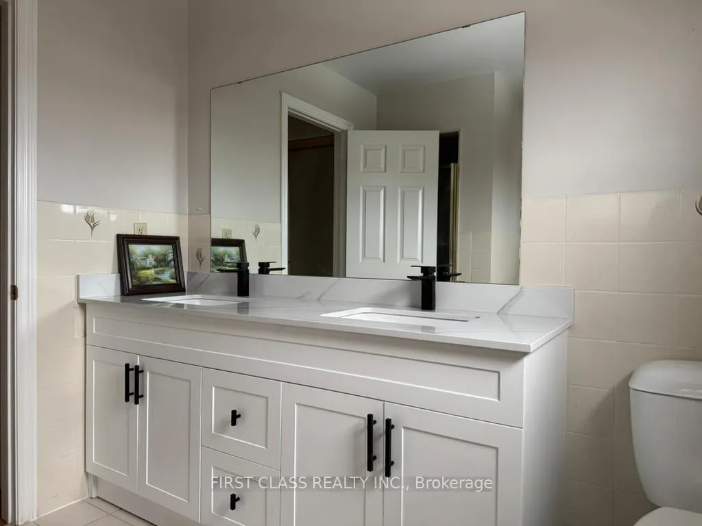 Photo 7 of 11 Coleraine Avenue, Markham, Middlefield — HOMEH