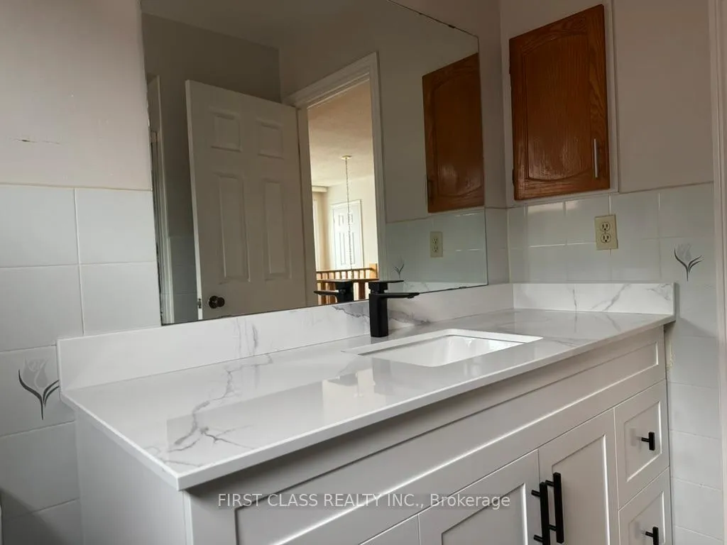 Photo 8 of 11 Coleraine Avenue, Markham, Middlefield — HOMEH