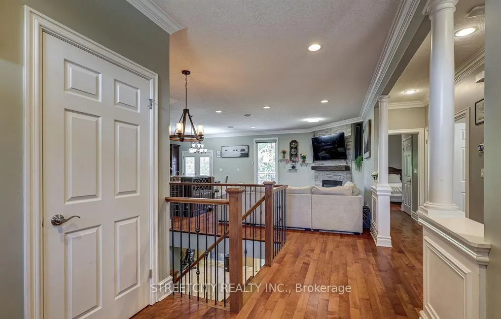 Photo 3 of 1 McGregor Court, St. Thomas — HOMEH