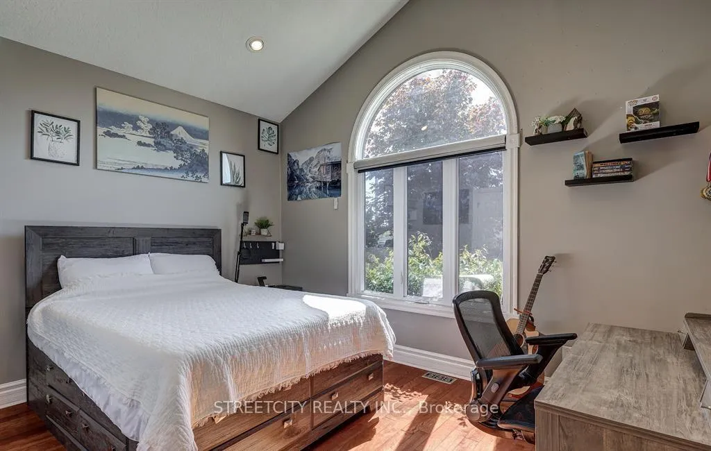 Photo 11 of 1 McGregor Court, St. Thomas — HOMEH