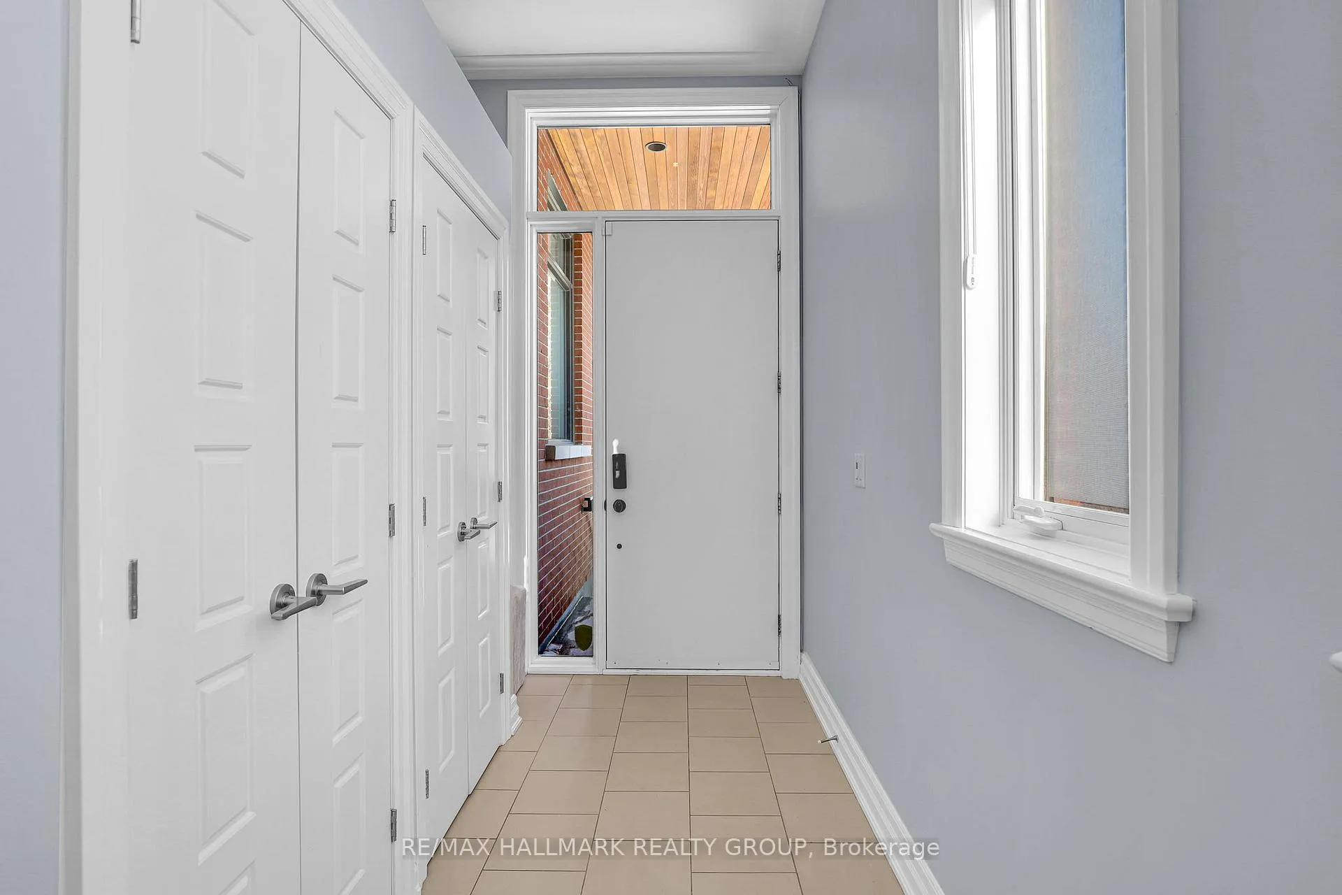 Photo 3 of 556 Edison Avenue, Ottawa, McKellar/Highland — HOMEH