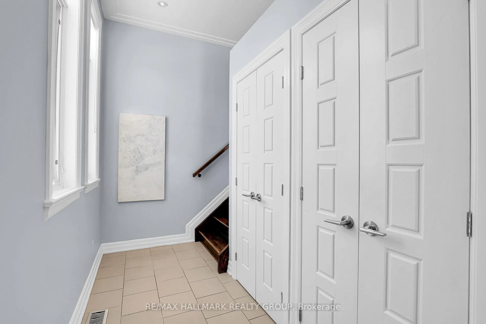 Photo 4 of 556 Edison Avenue, Ottawa, McKellar/Highland — HOMEH