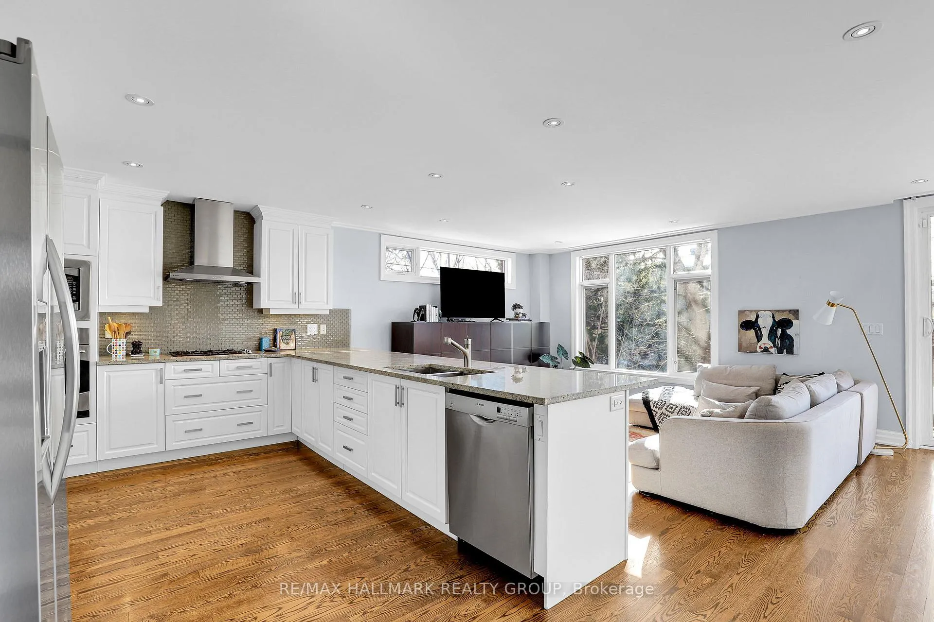 Photo 15 of 556 Edison Avenue, Ottawa, McKellar/Highland — HOMEH