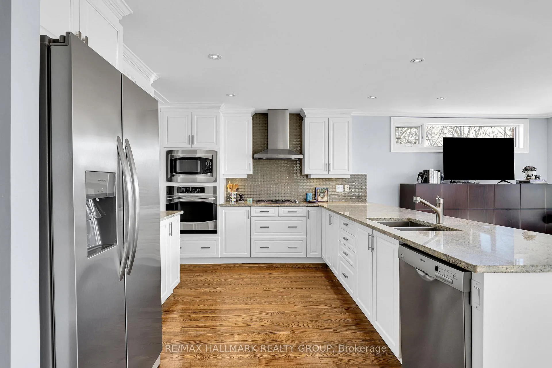 Photo 18 of 556 Edison Avenue, Ottawa, McKellar/Highland — HOMEH