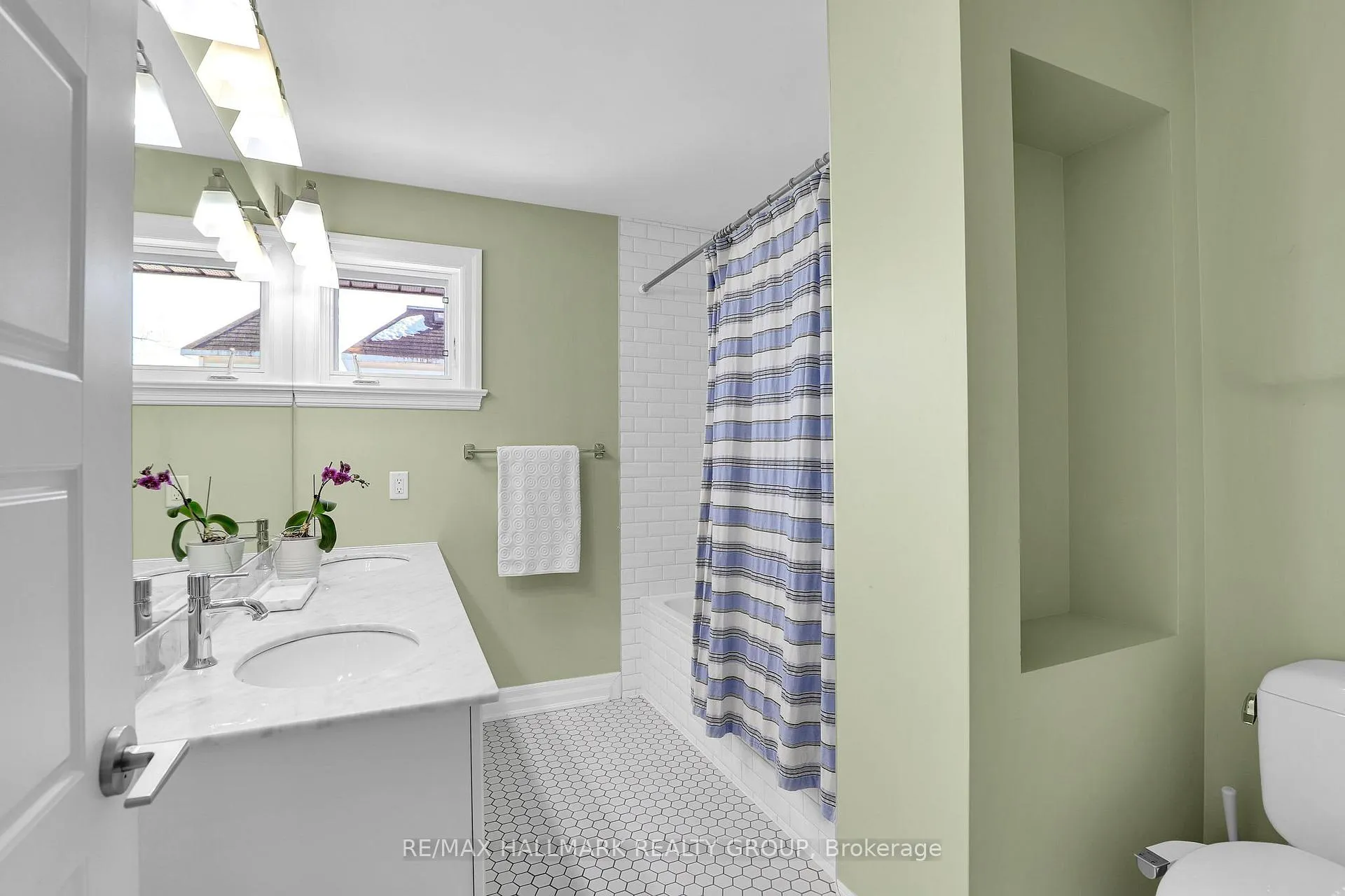 Photo 29 of 556 Edison Avenue, Ottawa, McKellar/Highland — HOMEH
