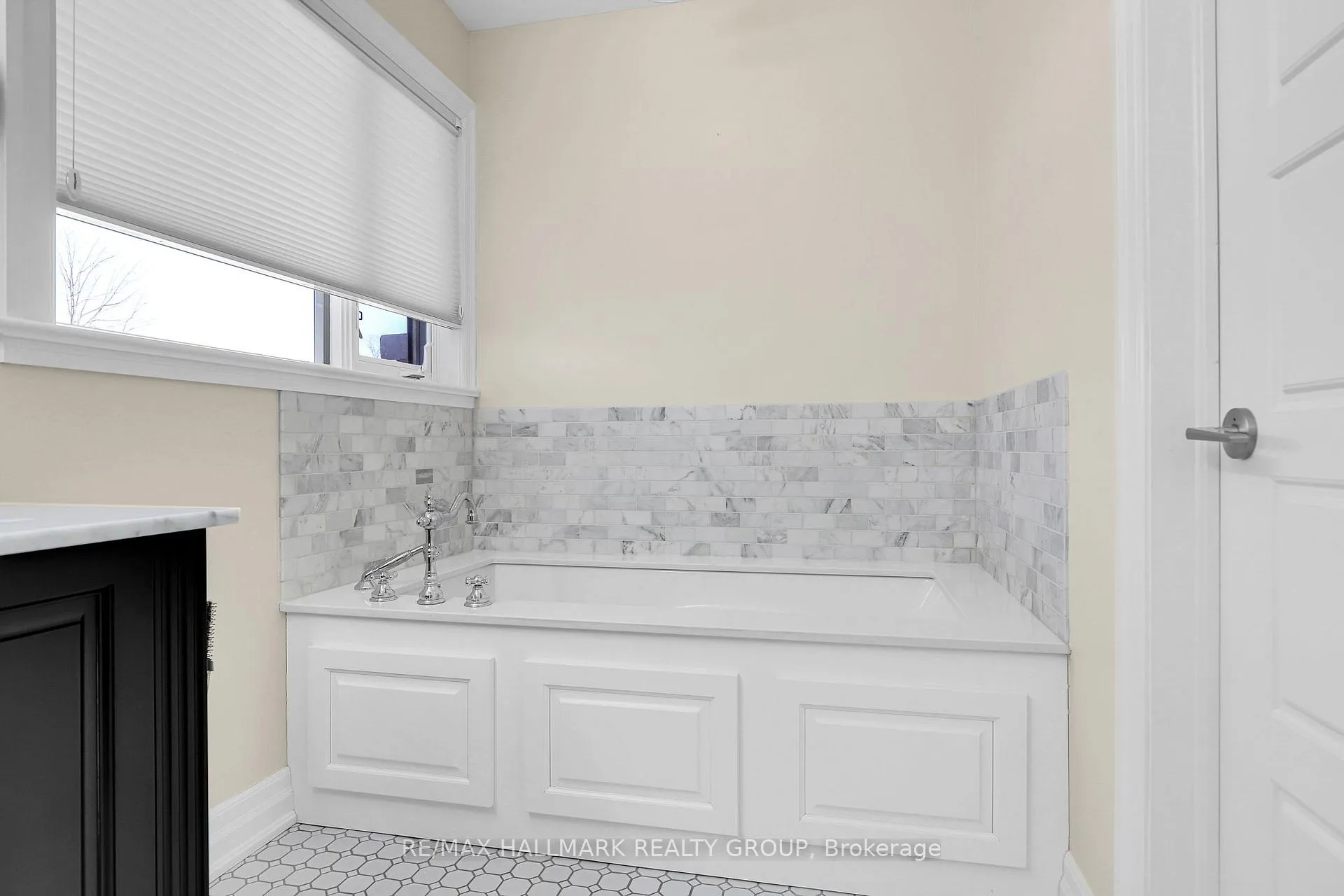 Photo 36 of 556 Edison Avenue, Ottawa, McKellar/Highland — HOMEH