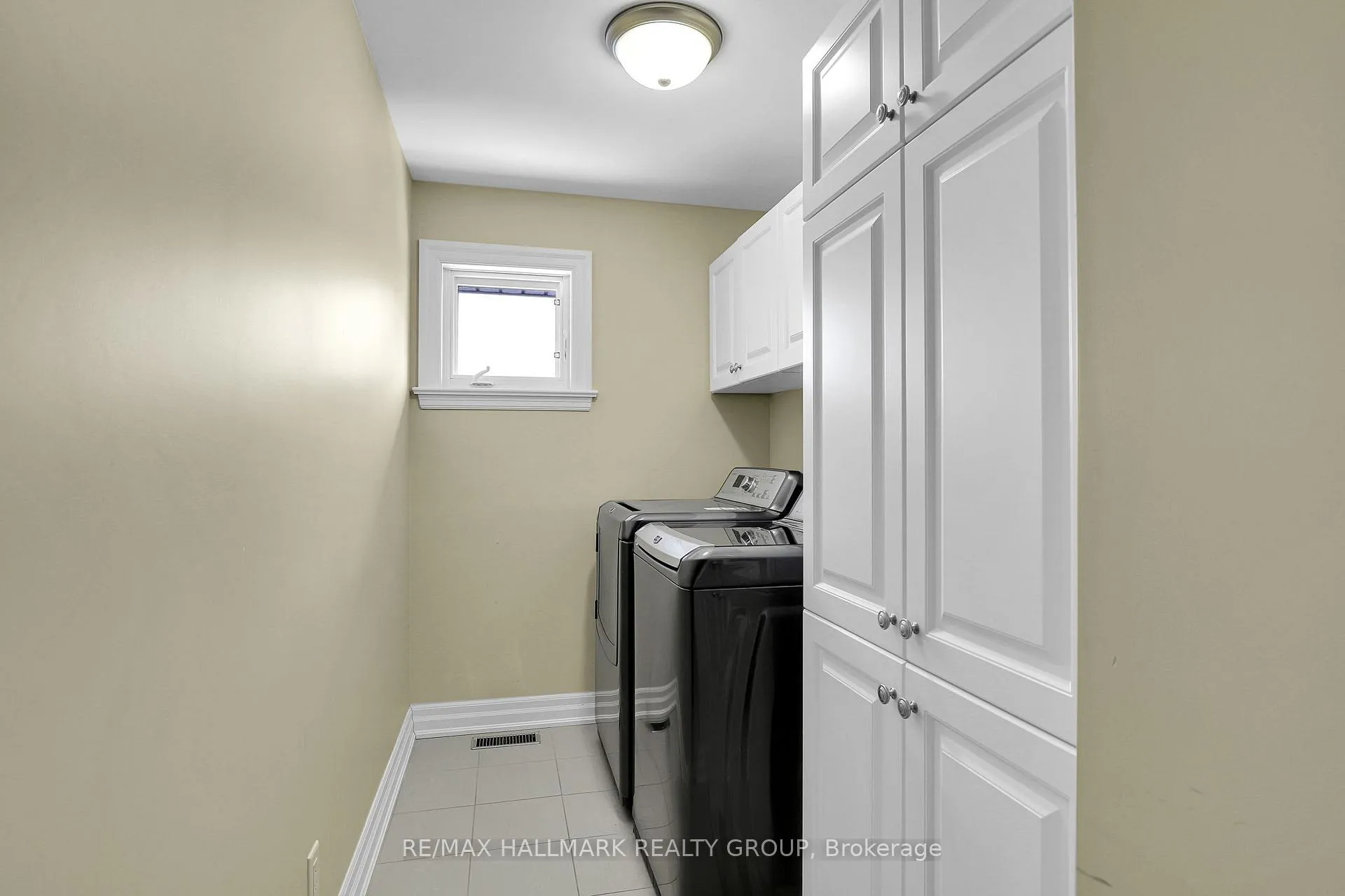 Photo 38 of 556 Edison Avenue, Ottawa, McKellar/Highland — HOMEH