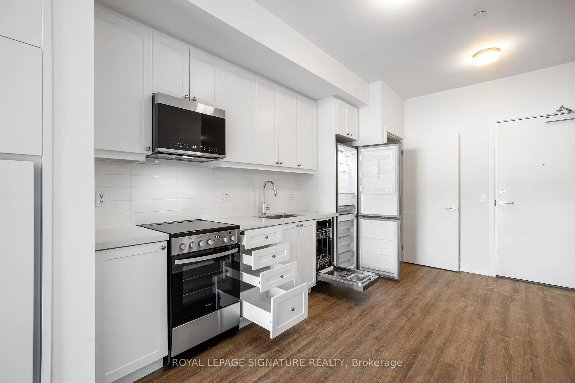 Photo 4 of Unit 108, 51 Clarington Boulevard, Clarington, Bowmanville — HOMEH