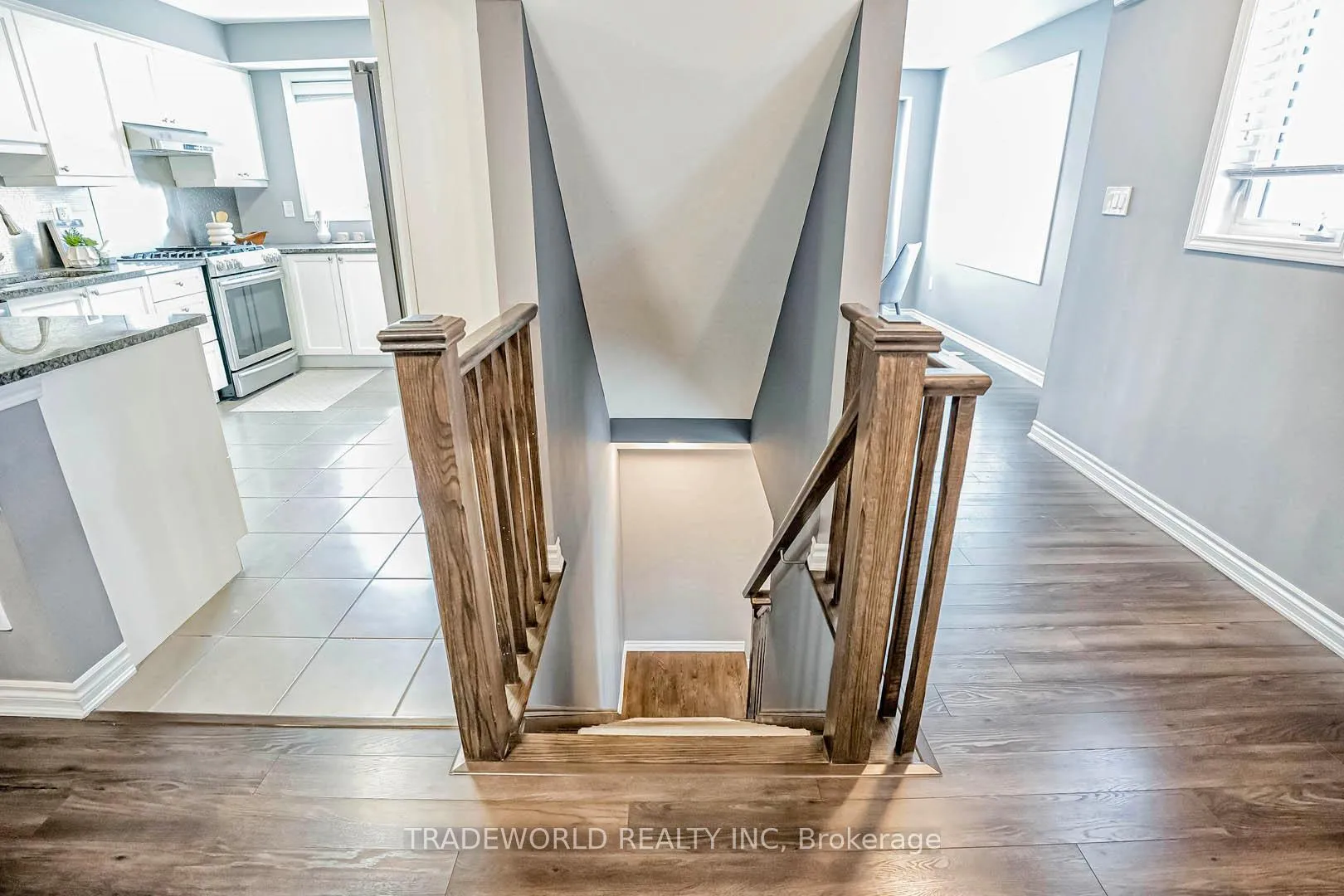 Photo 6 of 172 Thomas Phillips Drive, Aurora, Rural Aurora — HOMEH