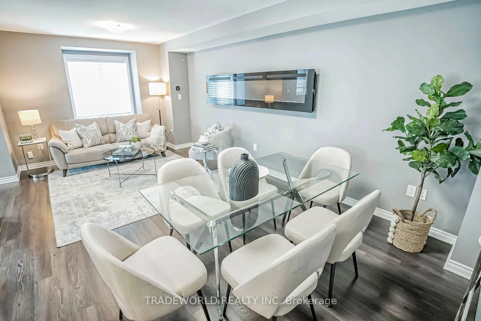 Photo 10 of 172 Thomas Phillips Drive, Aurora, Rural Aurora — HOMEH