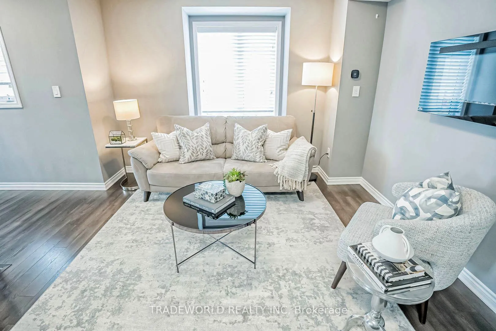 Photo 12 of 172 Thomas Phillips Drive, Aurora, Rural Aurora — HOMEH