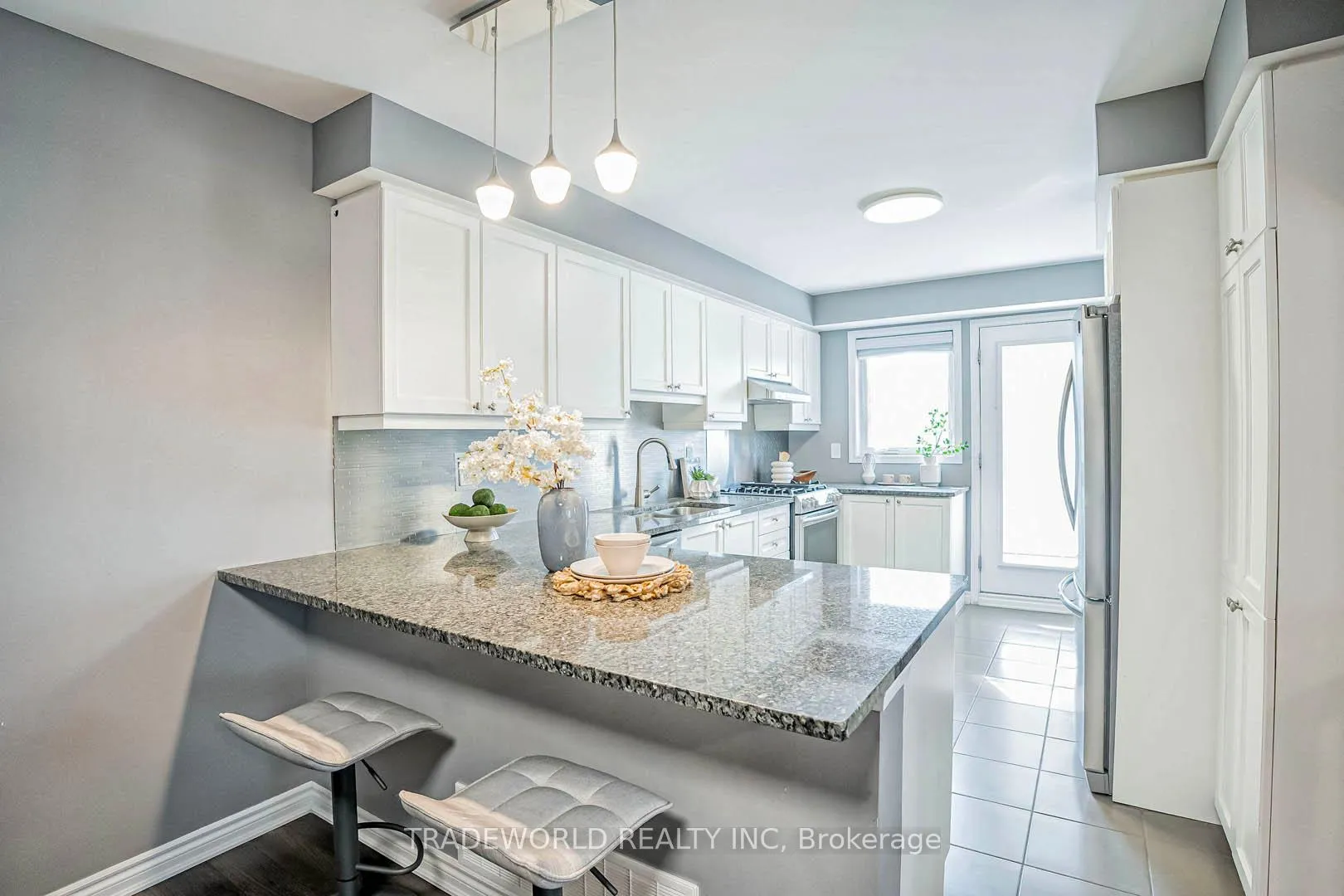 Photo 18 of 172 Thomas Phillips Drive, Aurora, Rural Aurora — HOMEH