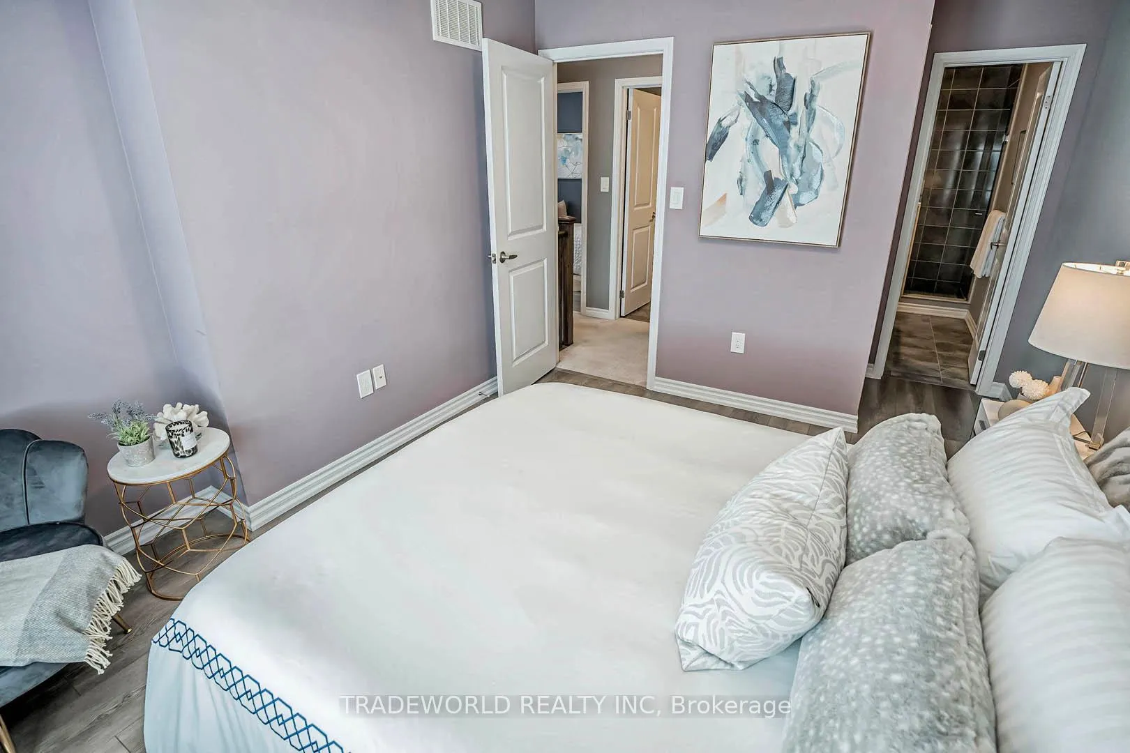 Photo 32 of 172 Thomas Phillips Drive, Aurora, Rural Aurora — HOMEH