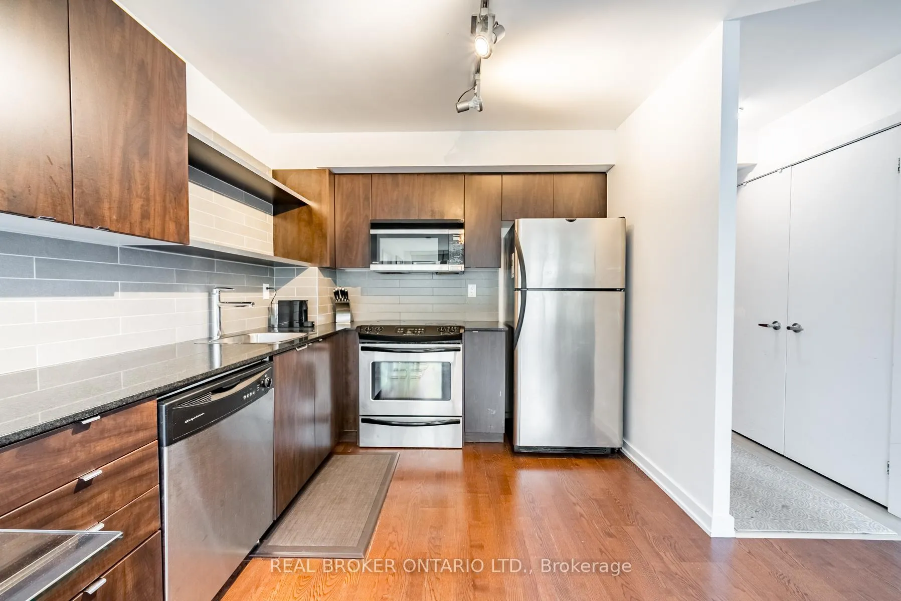 Photo 3 of Unit 308, 33 Lombard Street, Toronto, Church-Yonge Corridor — HOMEH